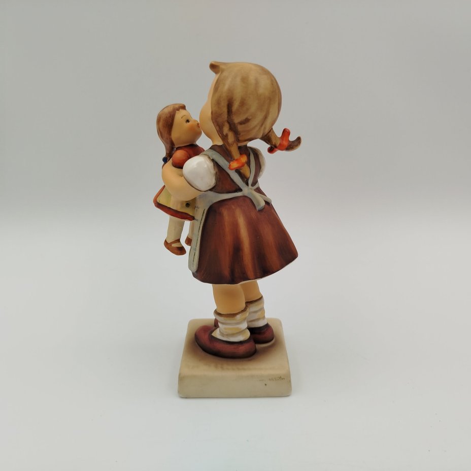 Статуэтка "Поцелуй меня",  M.I. Hummel  Membership, фарфор, роспись, Goebel, Германия, 1964-1971 гг., Goebel