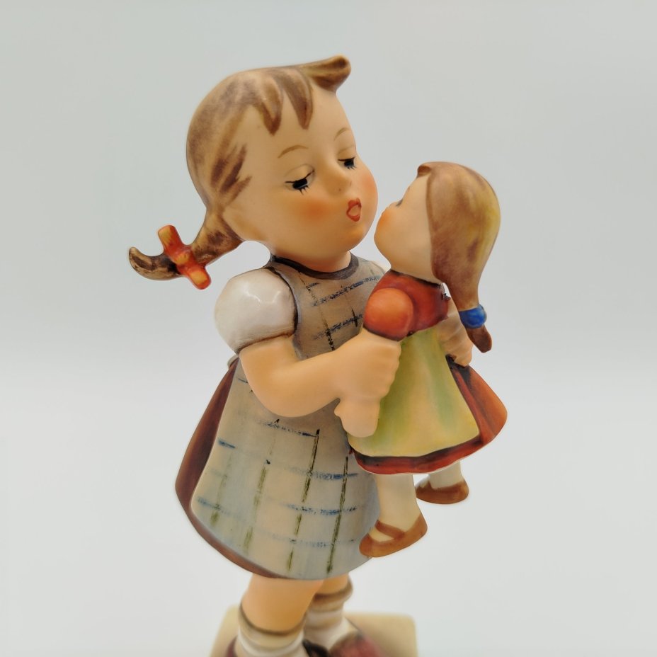 Статуэтка "Поцелуй меня",  M.I. Hummel  Membership, фарфор, роспись, Goebel, Германия, 1964-1971 гг., Goebel