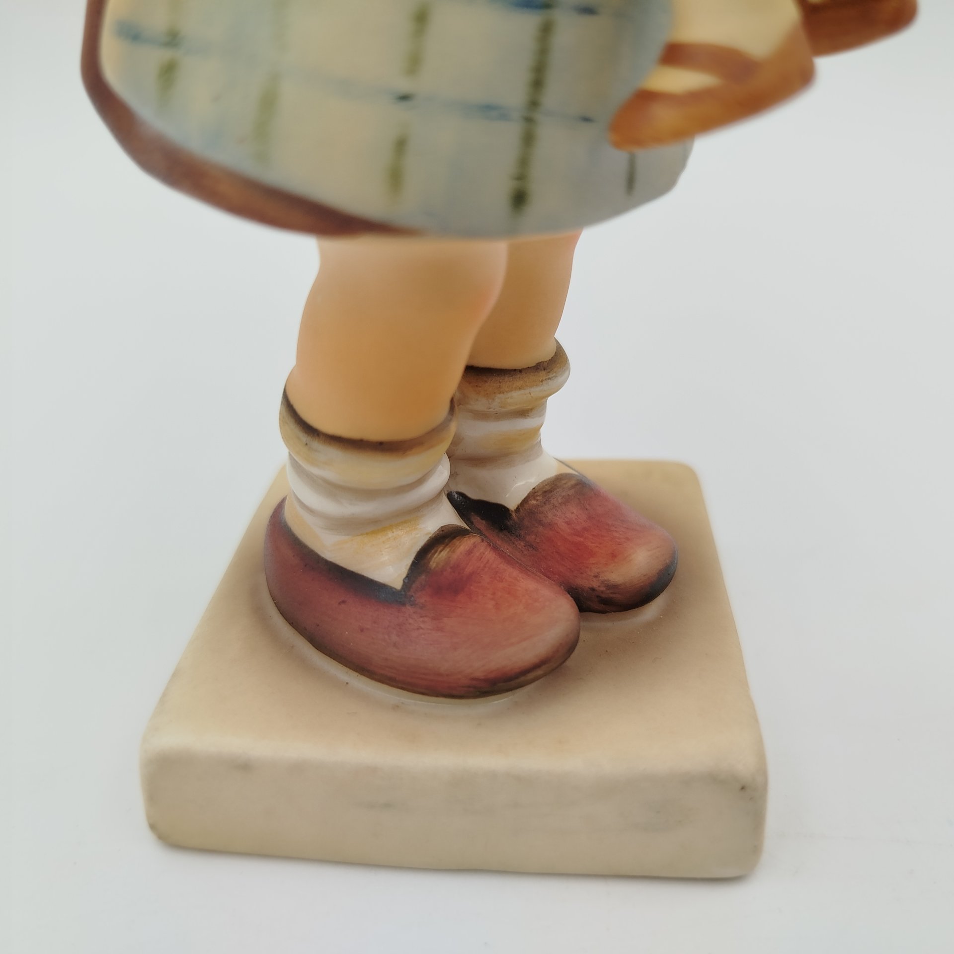 Статуэтка "Поцелуй меня",  M.I. Hummel  Membership, фарфор, роспись, Goebel, Германия, 1964-1971 гг., Goebel