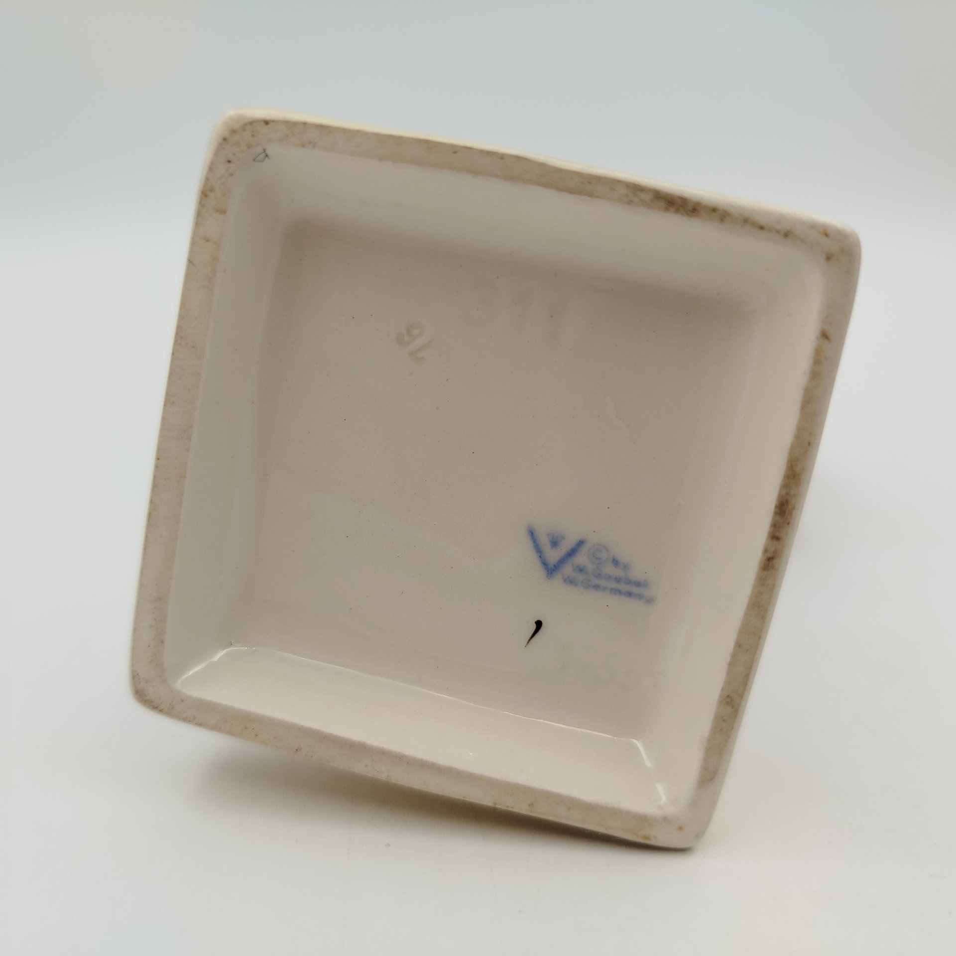 Статуэтка "Поцелуй меня",  M.I. Hummel  Membership, фарфор, роспись, Goebel, Германия, 1964-1971 гг., Goebel