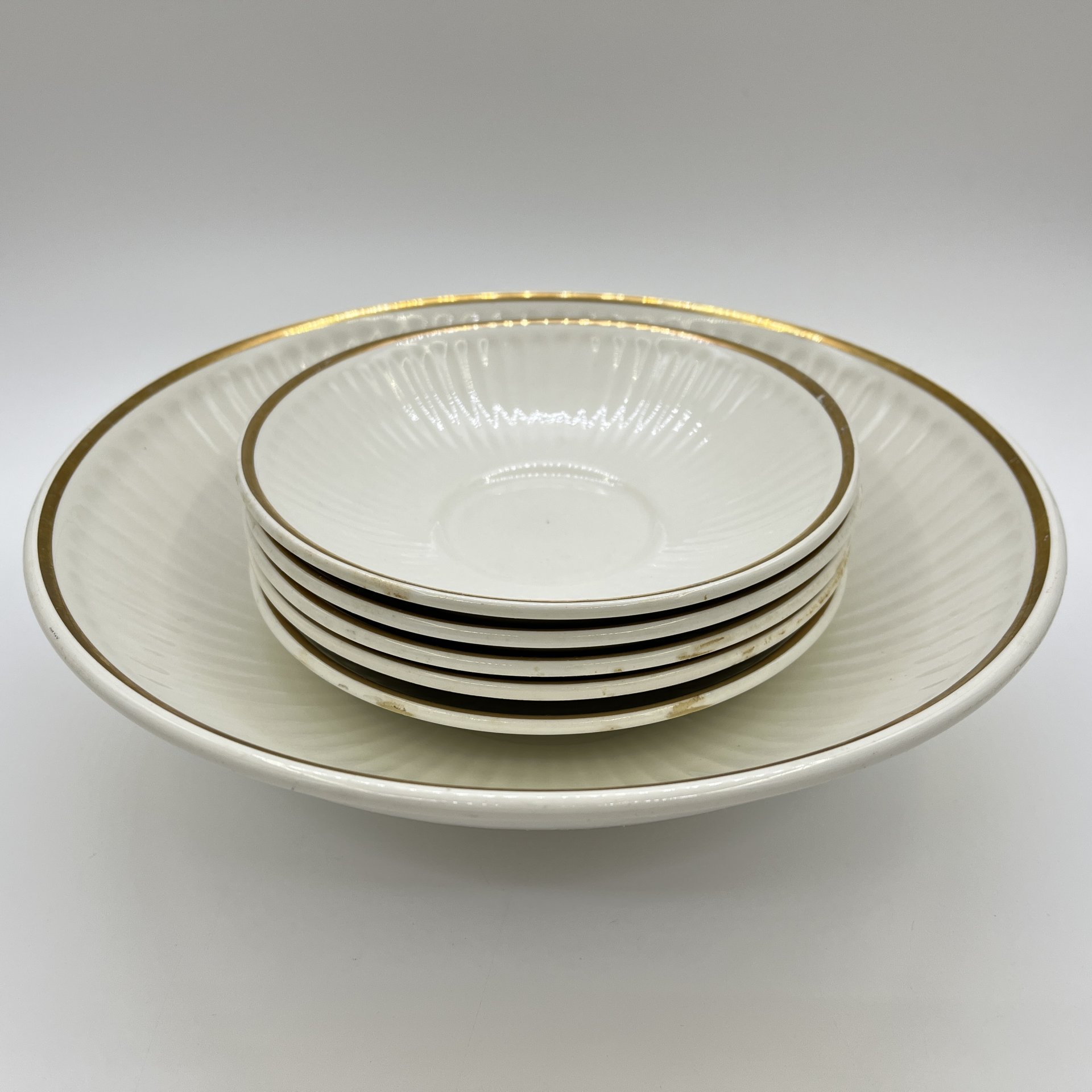 Набор из 6-ти сервировочных тарелок, фаянс, золочение, Конаковский фаянсовый завод им. М.И. Калинина (ЗиК Конаково), СССР, 1974-1991 гг.