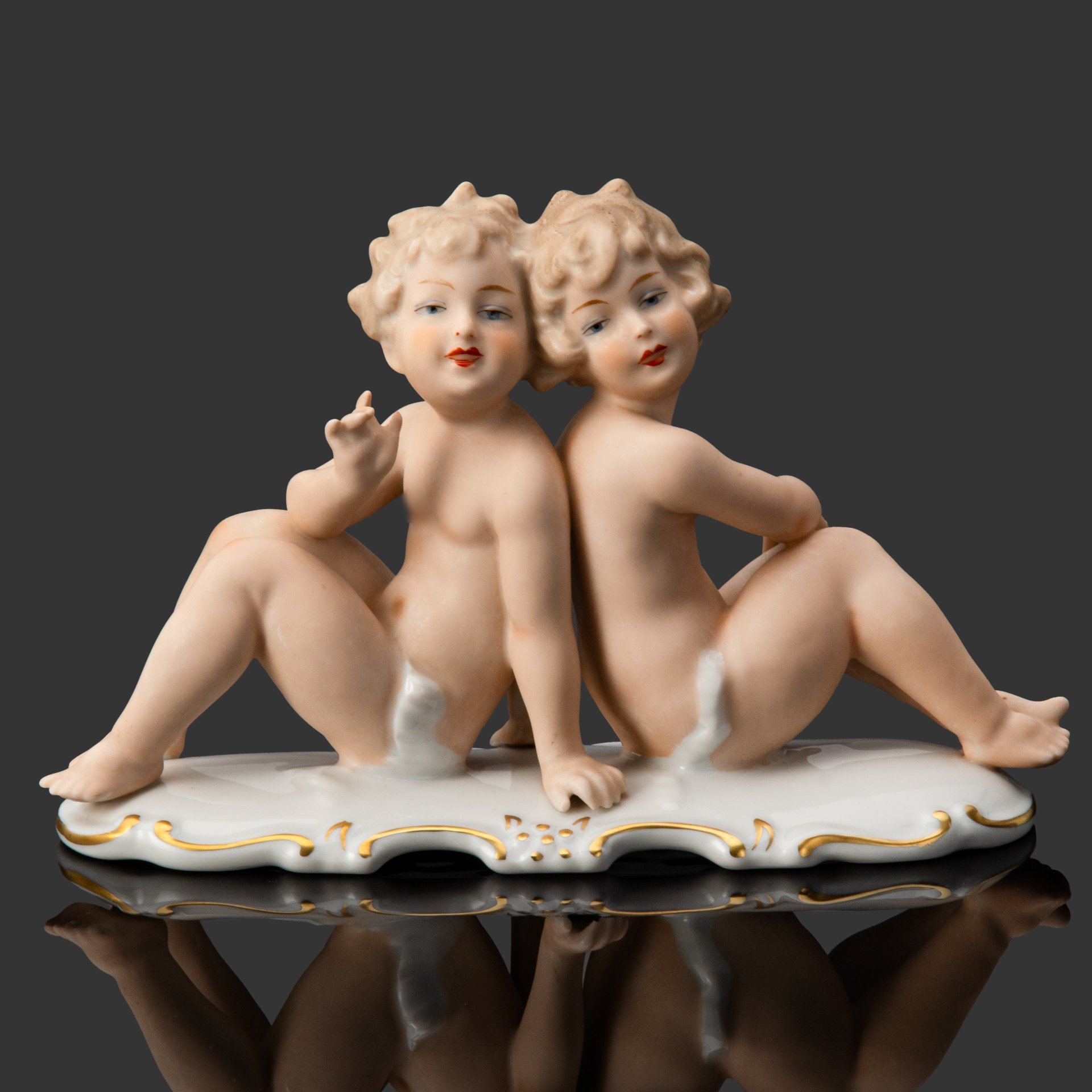 Статуэтка, "Сидящие путти", фарфор, золочение, дорисовка, Wallendorf, Германия, 1963-1990 гг., Wallendorf