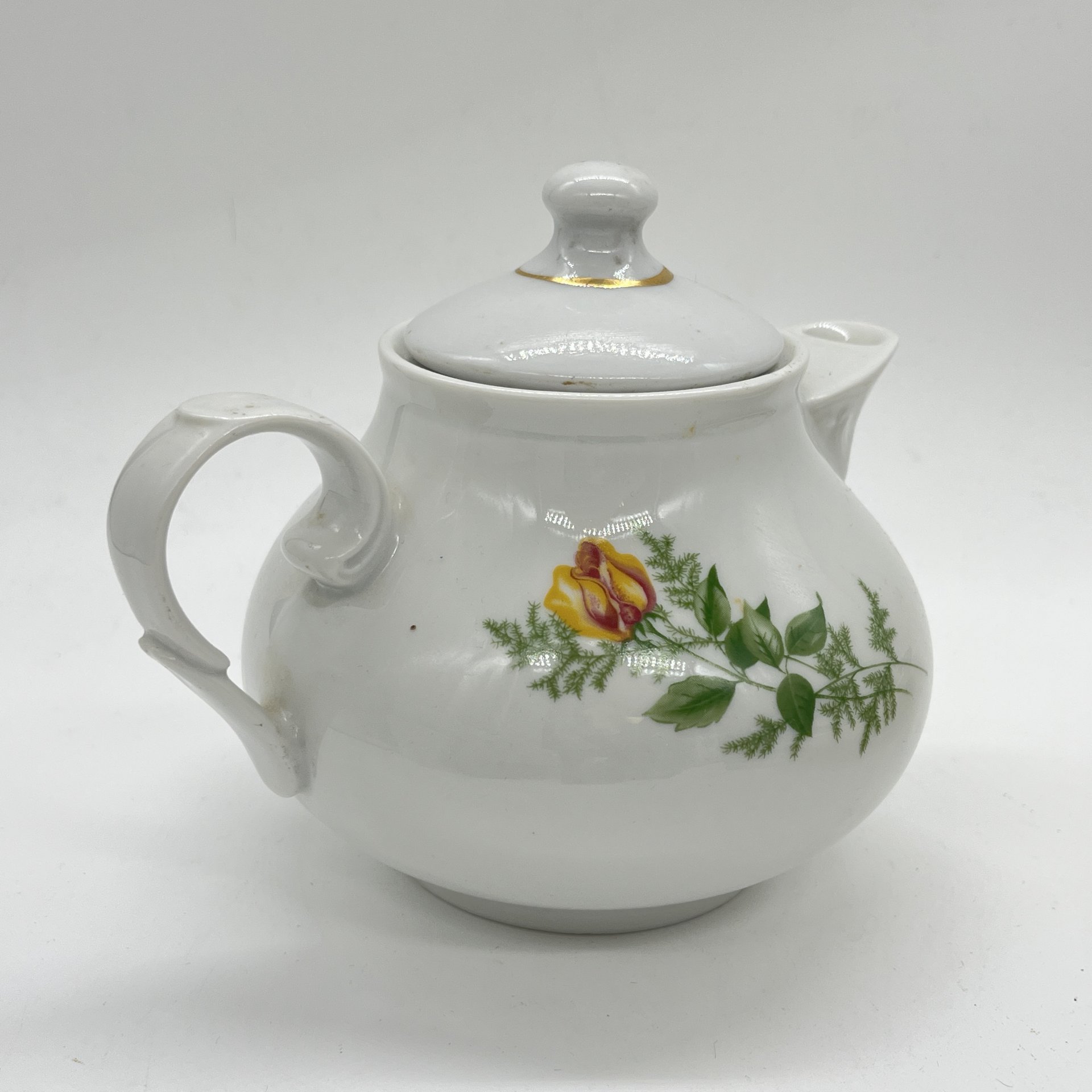 Молочник с крышкой и цветочным декором, фарфор, деколь, золочение, Kahla, ГДР, 1960-1980 гг.