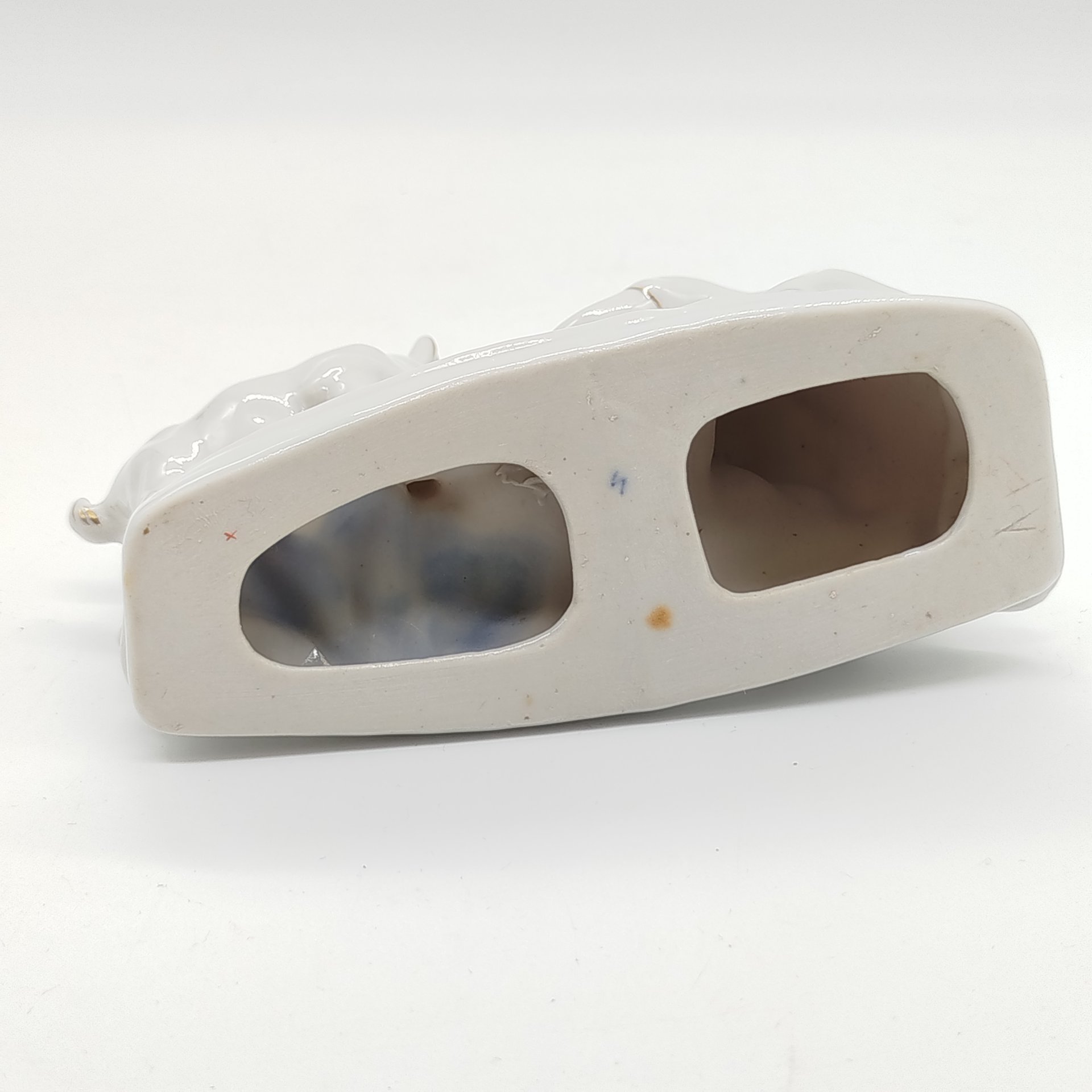 Статуэтка "Алёнушка с козленком" ("Девочка с козленком"), автор Л.П.Азарова, Турыгинский фарфоровый завод артели «Художественная керамика» (Гжель)