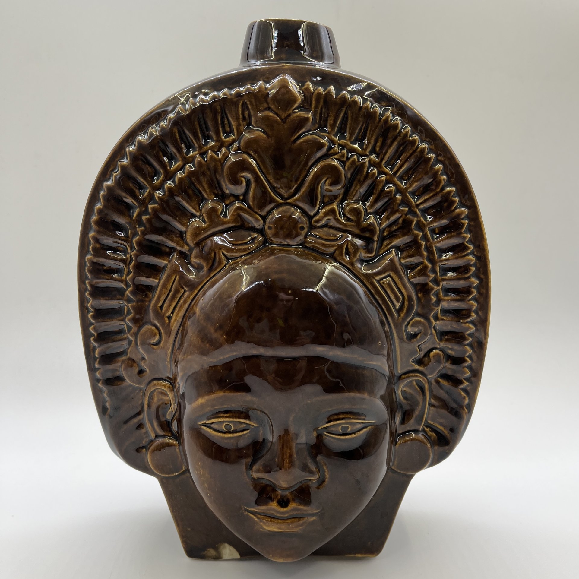 Штоф с рельефным изображением лица девушки в кокошнике (с двух сторон), керамика, поливы, СССР, 1970-1990 гг.