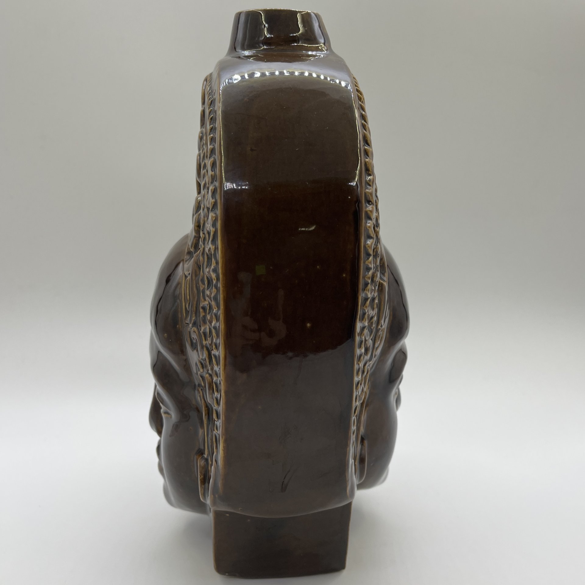 Штоф с рельефным изображением лица девушки в кокошнике (с двух сторон), керамика, поливы, СССР, 1970-1990 гг.