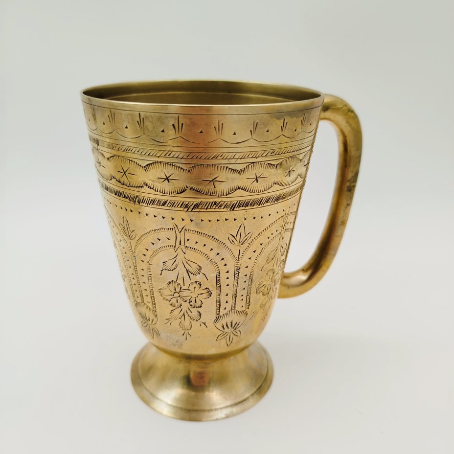 Кружка с растительным декором в восточном стиле