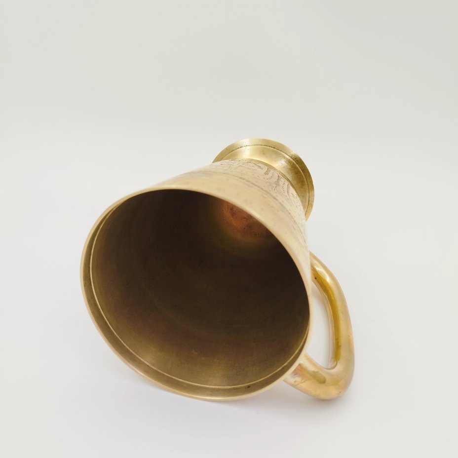 Кружка с растительным декором в восточном стиле