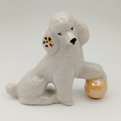 Статуэтка "Пудель с мячом"