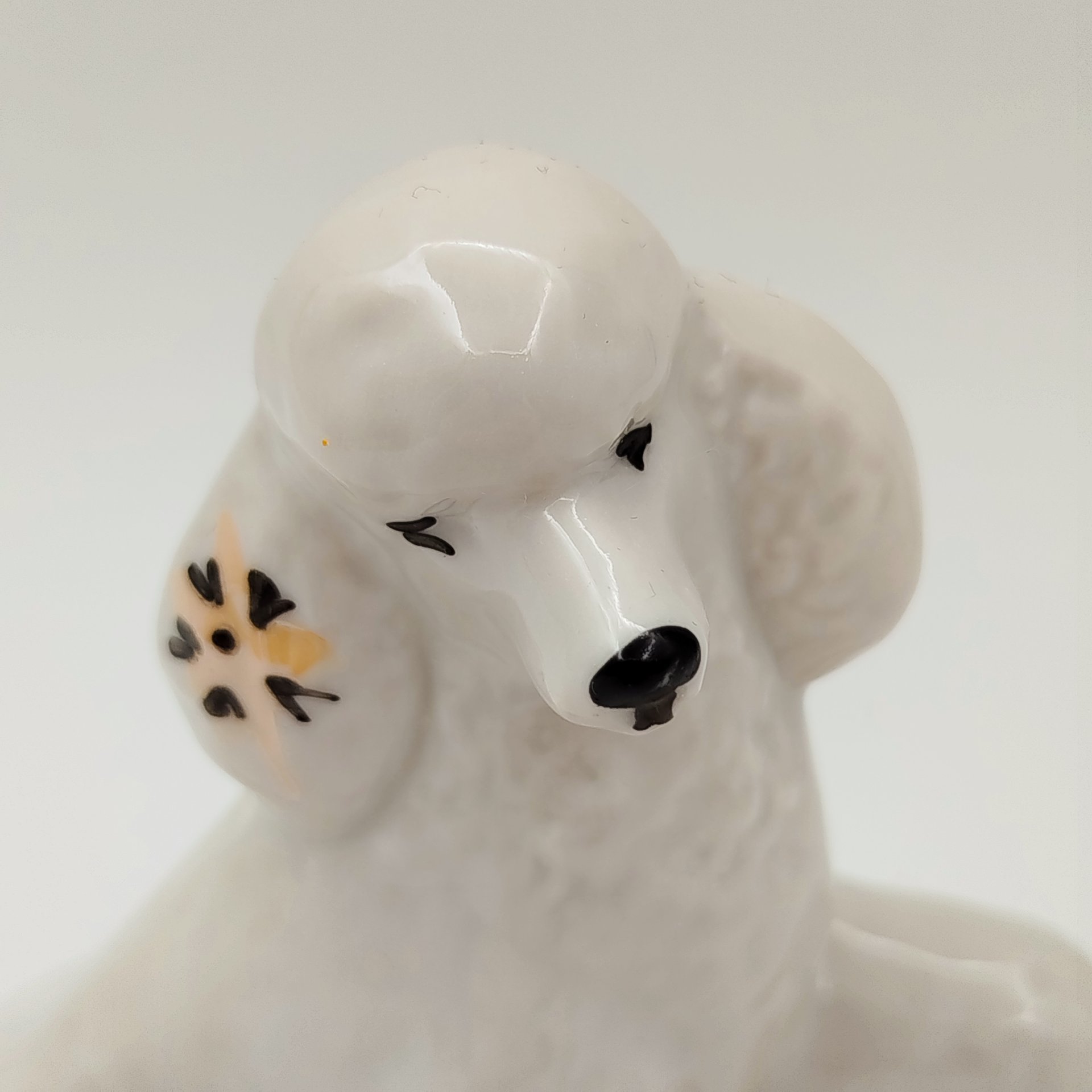 Статуэтка "Пудель с мячом"