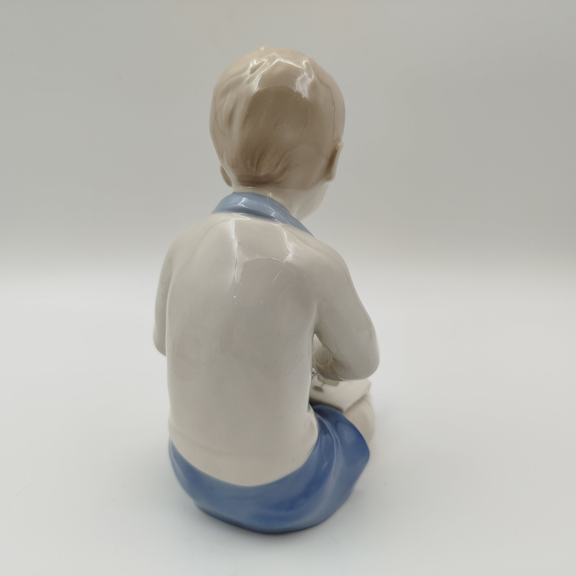 Статуэтка "Рисующий мальчик", фарфор, роспись, VEB Porzellanfiguren Lippelsdorf (Липпельсдорф), Германия, 1951-1974 гг.