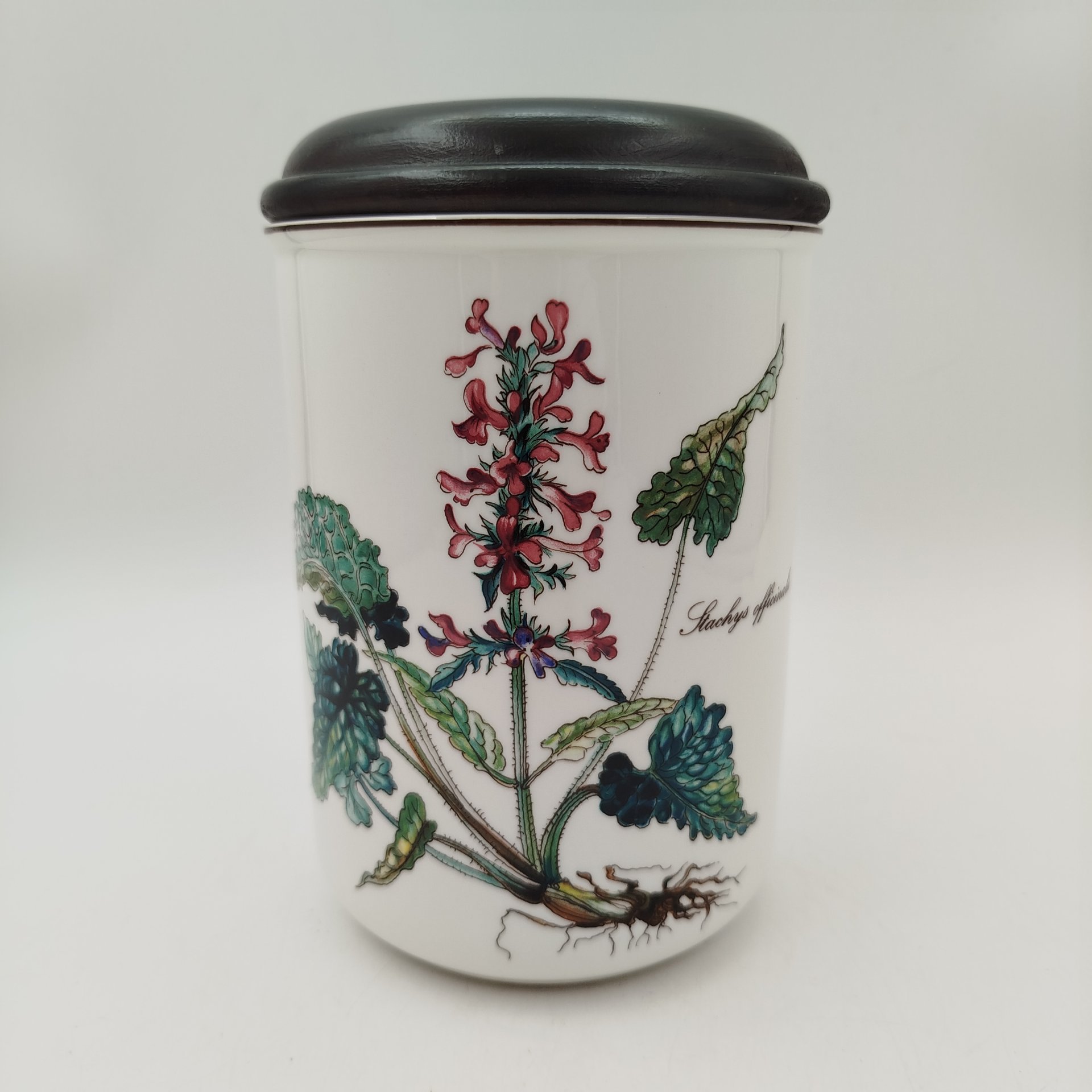 Банка "Stachys officinalis" ("Буквица лекарственная") для сыпучих продуктов (для чая, специй), серия "Botanica", фарфор, деколь, дерево (крышка), Villeroy & Boch, Люксембург, 1980-2002 гг.