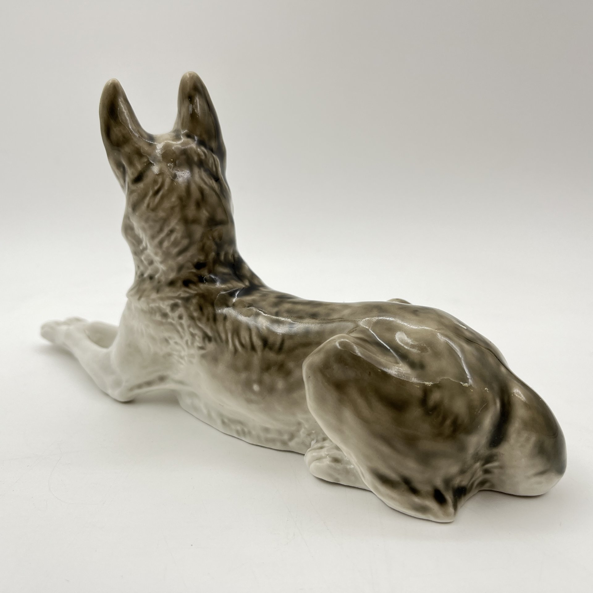 Статуэтка "Немецкая овчарка", автор В.С. Драчинская, фарфор, роспись, Ленинградский фарфоровый завод (ЛФЗ), СССР, 1950-1959 гг.