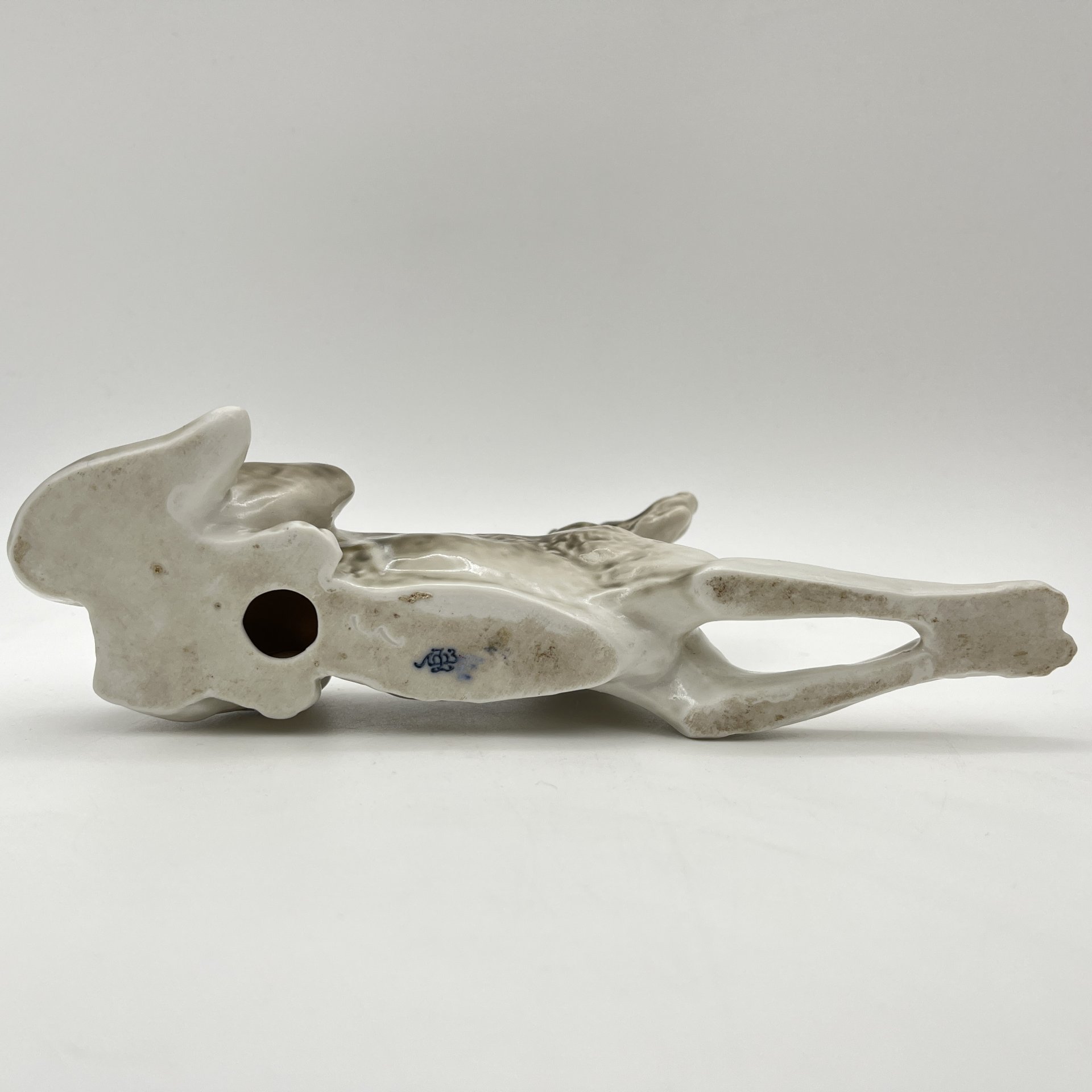 Статуэтка "Немецкая овчарка", автор В.С. Драчинская, фарфор, роспись, Ленинградский фарфоровый завод (ЛФЗ), СССР, 1950-1959 гг.