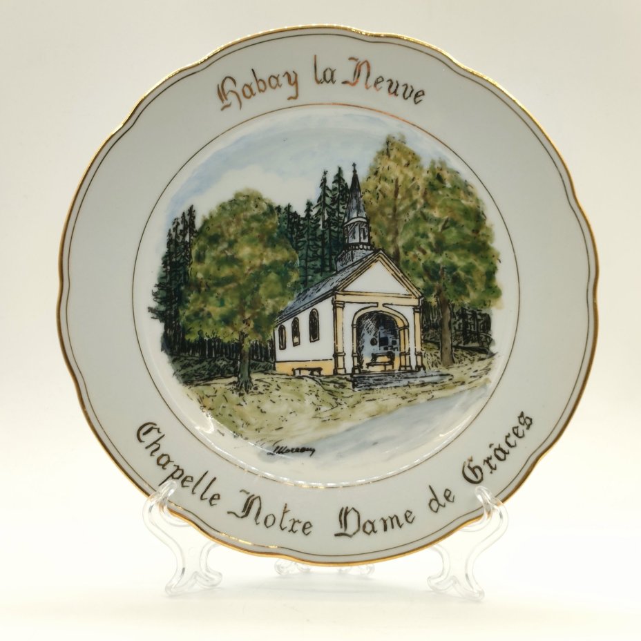 Тарелка "Chapelle Notre Dame de Grâce Habay-la-Neuve" (Часовня Нотр-Дам де Грейс в Хабе-ла-Нев), фарфор, роспись, деколь, золочение, Бельгия, 1970-1990 гг.