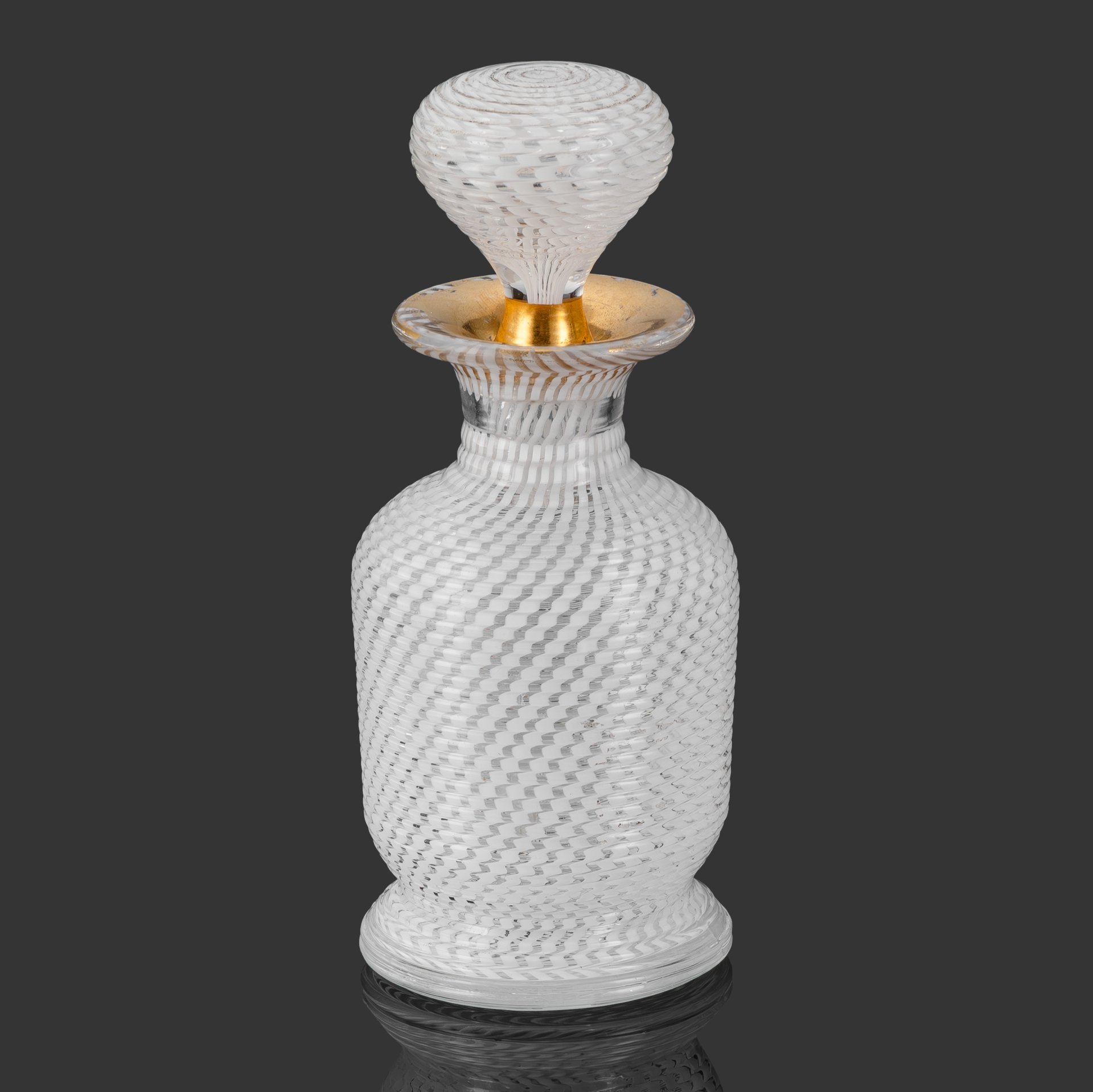 Флакон парфюмерный, украшенный декором "Венецианская нить", стекло, золочение, Богемия, 1880-1910 гг.