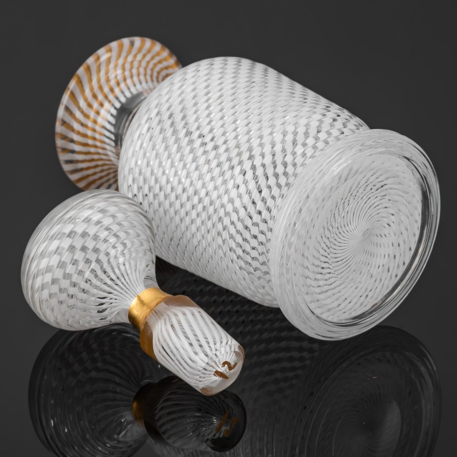 Флакон парфюмерный, украшенный декором "Венецианская нить", стекло, золочение, Богемия, 1880-1910 гг.