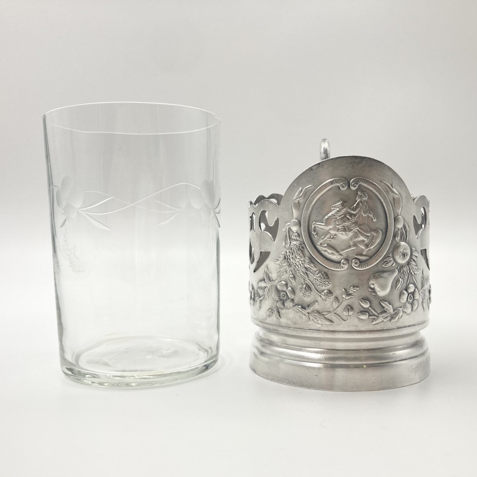 Подстаканник "Богдан Хмельницкий" с стаканом, мНЦ (медь-никель-цинк), Киевский завод столовых приборов и посуды им. Дзержинского (ЗiД, ЗиД), СССР, 1950-1960 гг., Киевский завод столовых приборов и посуды им. Дзержинского (ЗiД