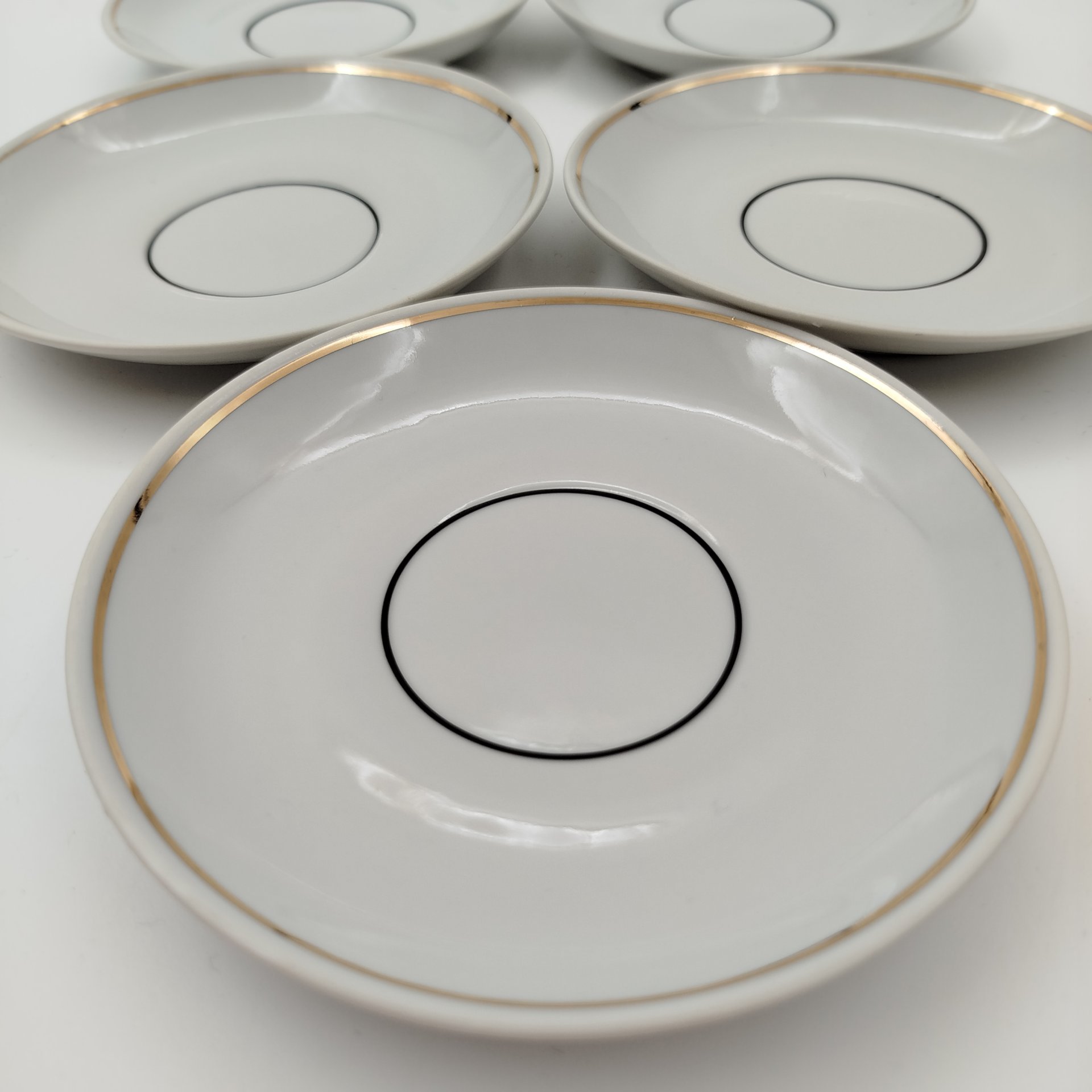 Набор из 5-ти кофейный пар, украшенных лаконичным декором, фарфор, золочение, Барановский фарфоровый завод, СССР, 1970-1990 гг.