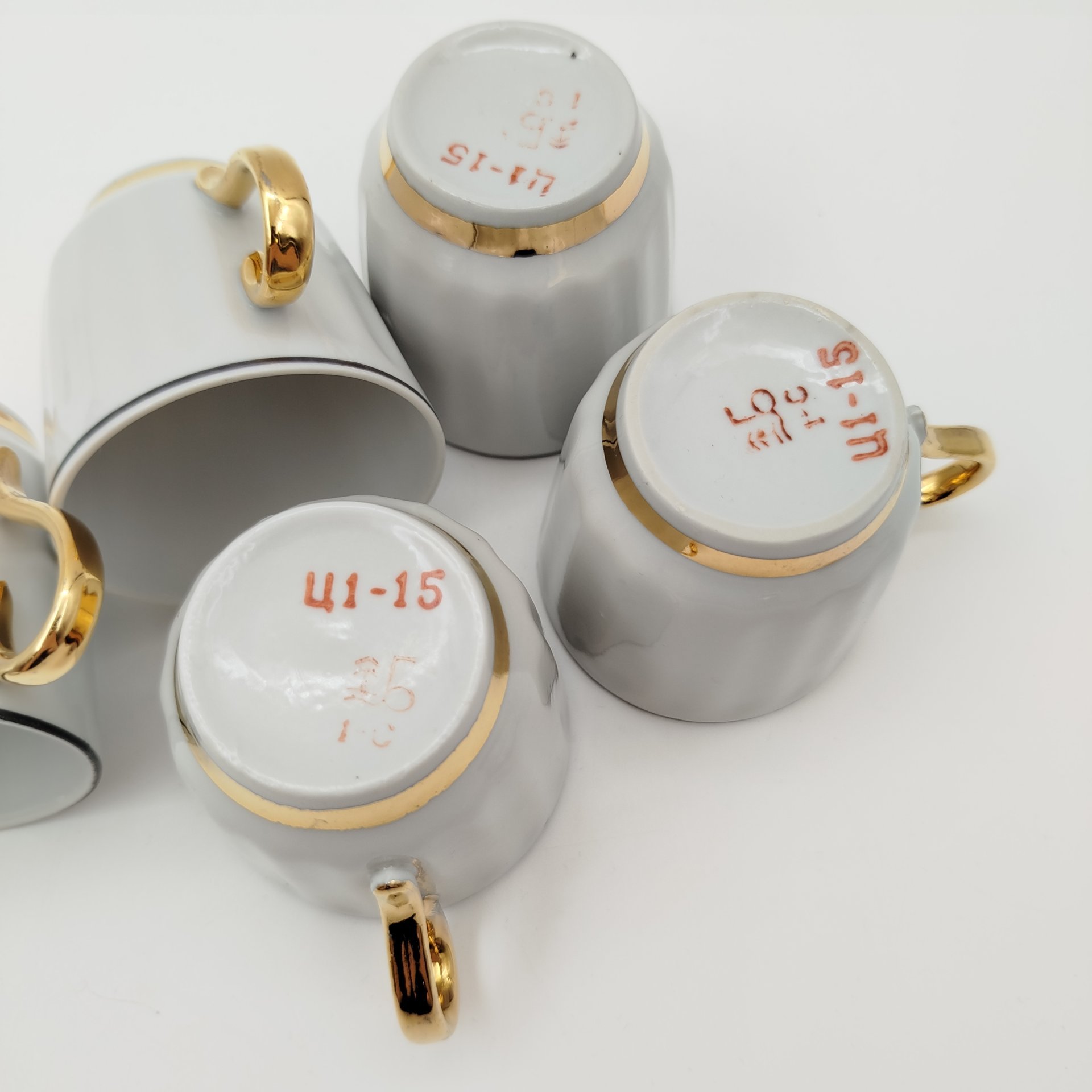 Набор из 5-ти кофейный пар, украшенных лаконичным декором, фарфор, золочение, Барановский фарфоровый завод, СССР, 1970-1990 гг.