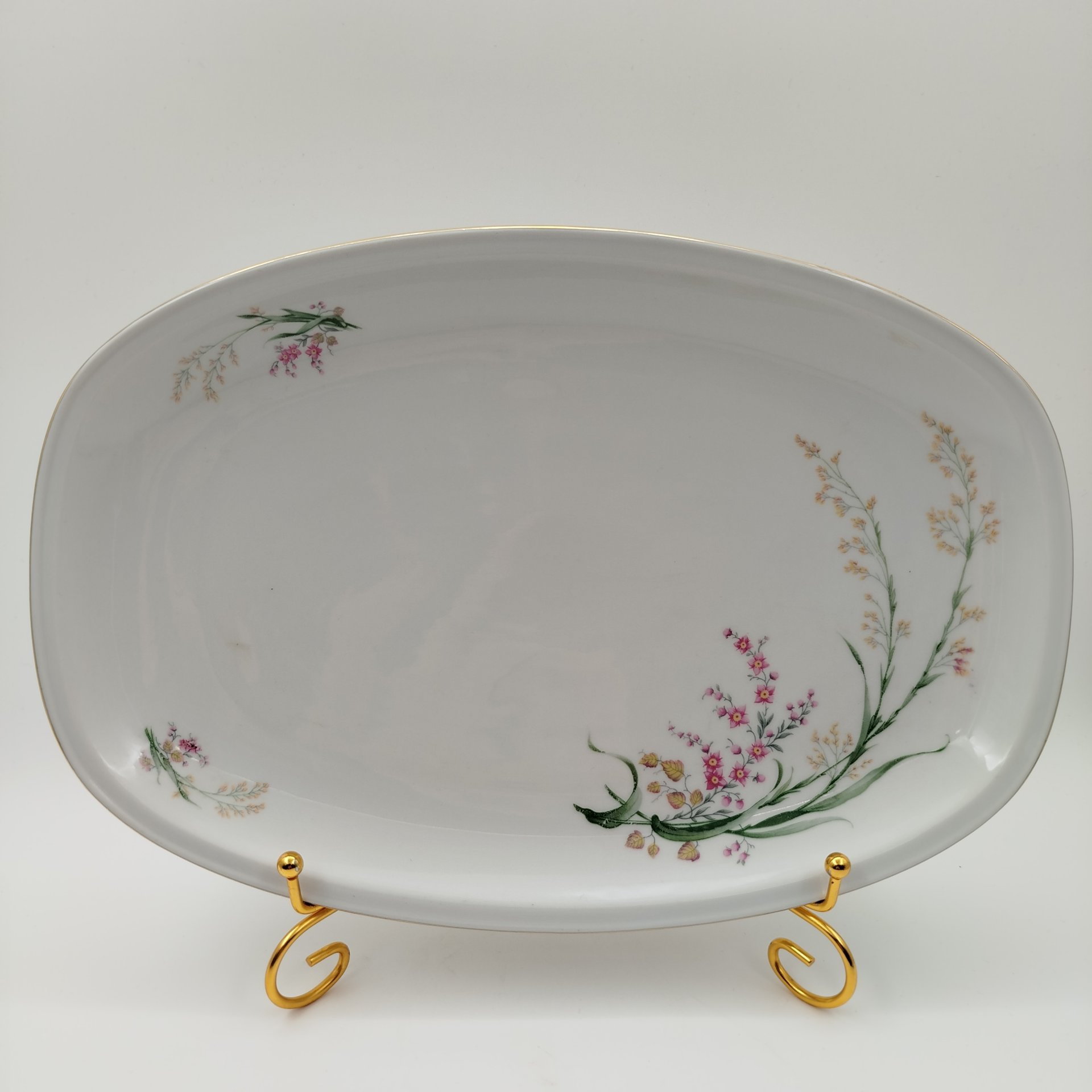 Блюдо прямоугольной формы, украшенное цветочным декором, фарфор, деколь, золочение, Bareuther & Co., Bavaria, Германия, 1931-1945 гг.