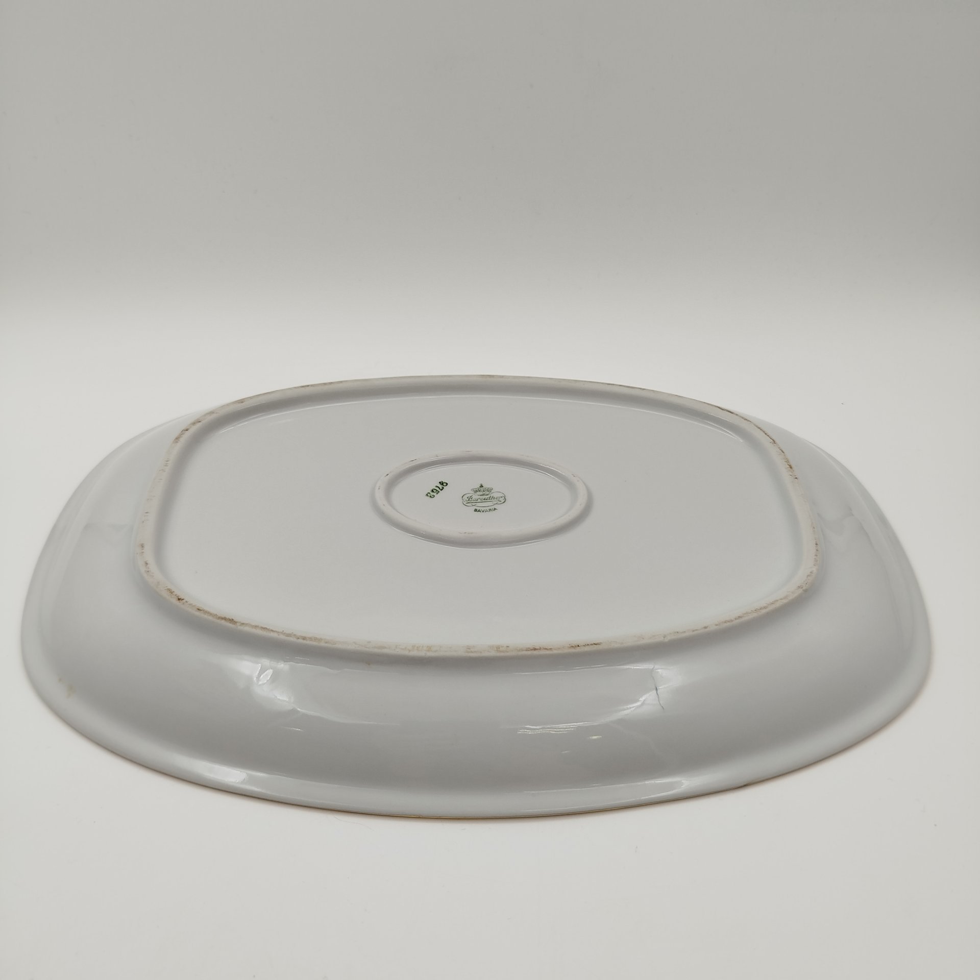 Блюдо прямоугольной формы, украшенное цветочным декором, фарфор, деколь, золочение, Bareuther & Co., Bavaria, Германия, 1931-1945 гг.