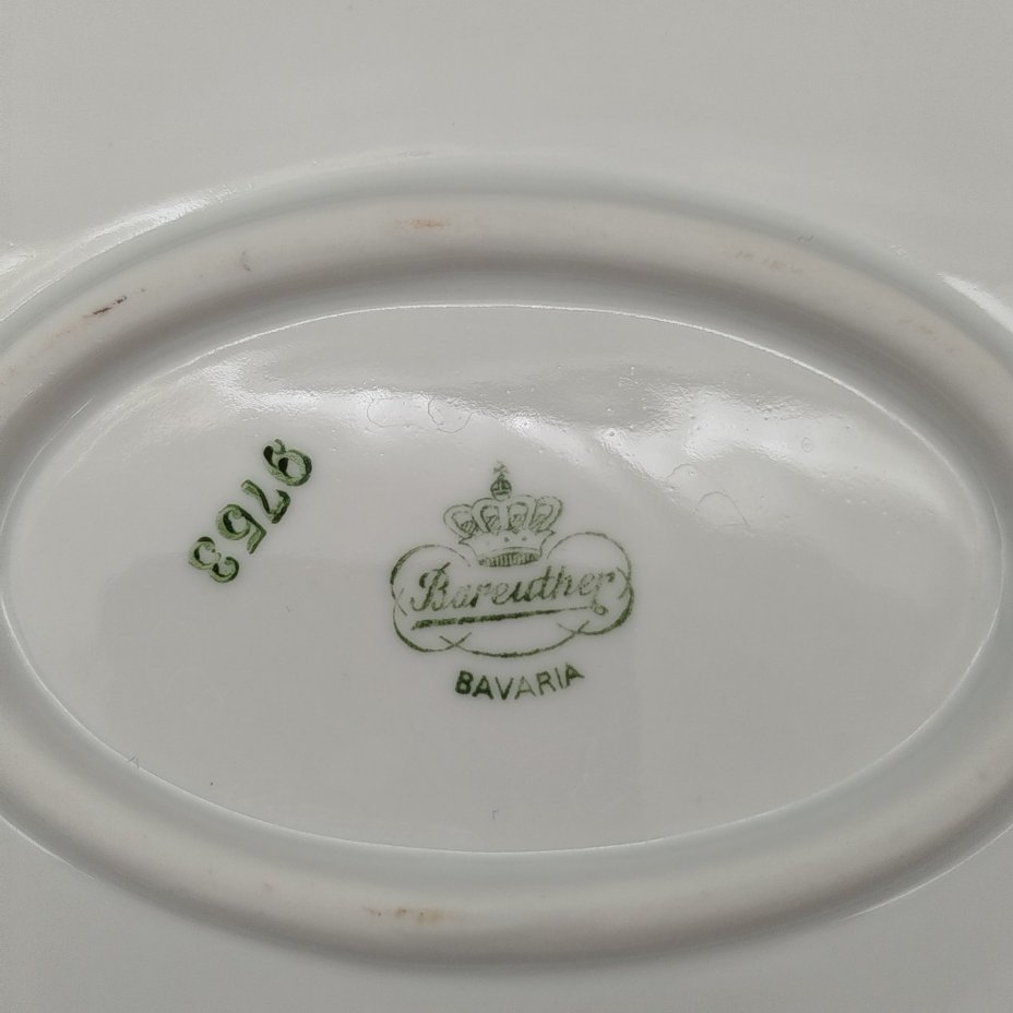 Блюдо прямоугольной формы, украшенное цветочным декором, фарфор, деколь, золочение, Bareuther & Co., Bavaria, Германия, 1931-1945 гг.