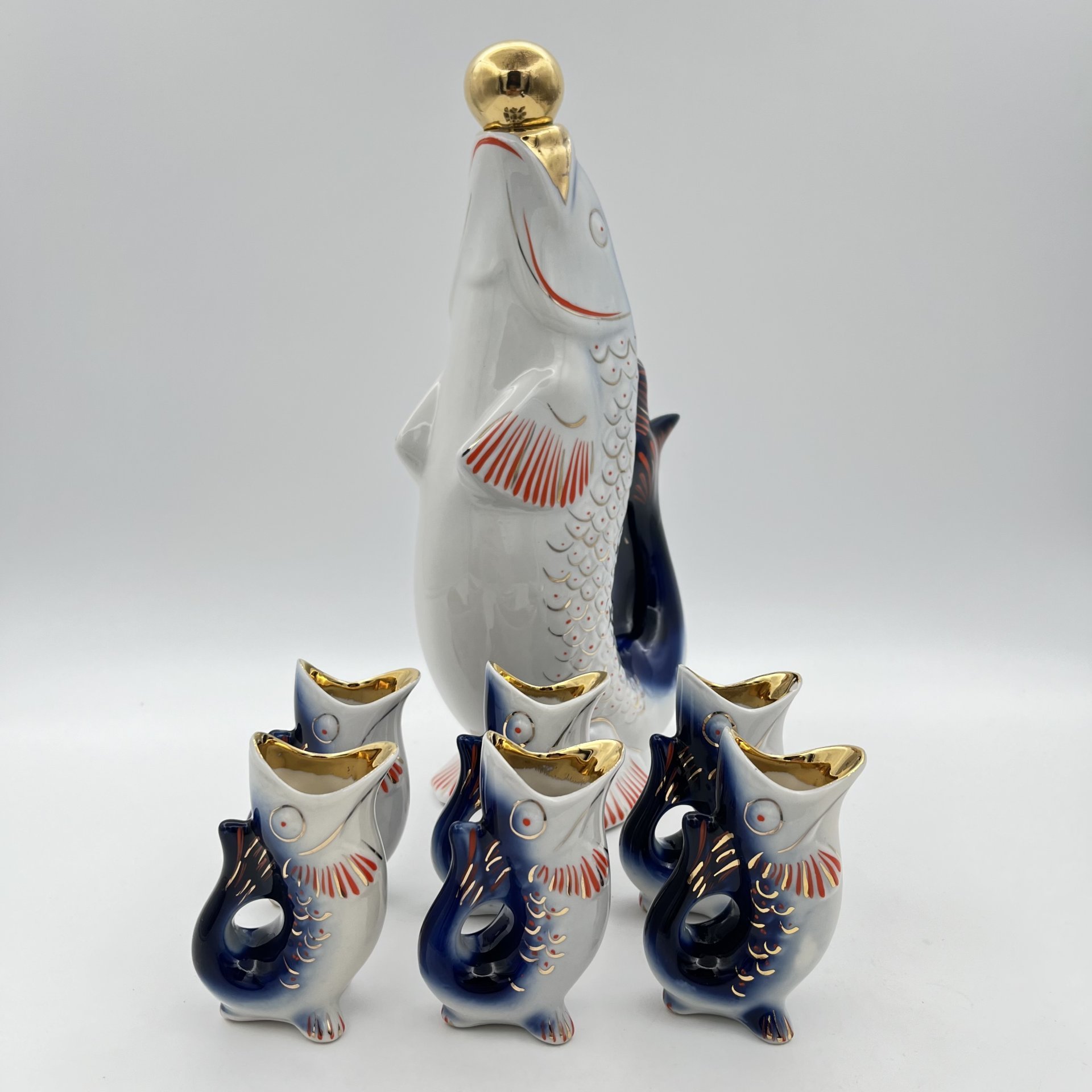 Набор для крепких напитков "Рыба" (штоф и 6 стопок), автор М.Д.Барамидзе, Городницкий фарфоровый завод