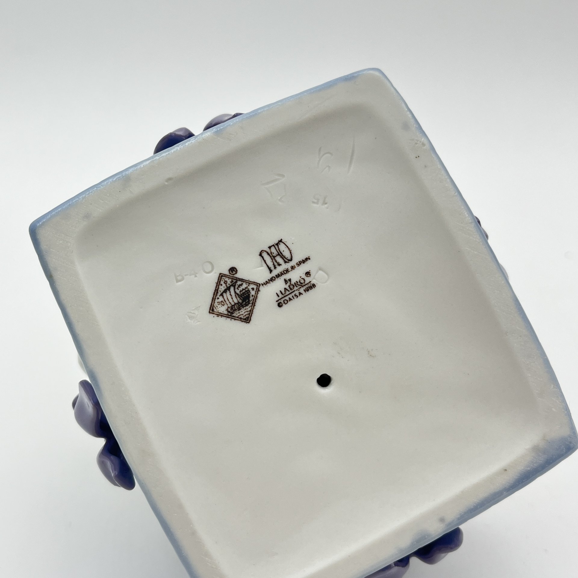 Статуэтка "Кролики в коробке", фарфор, роспись, NAO Porcelain, Испания, 1988-2000 гг.