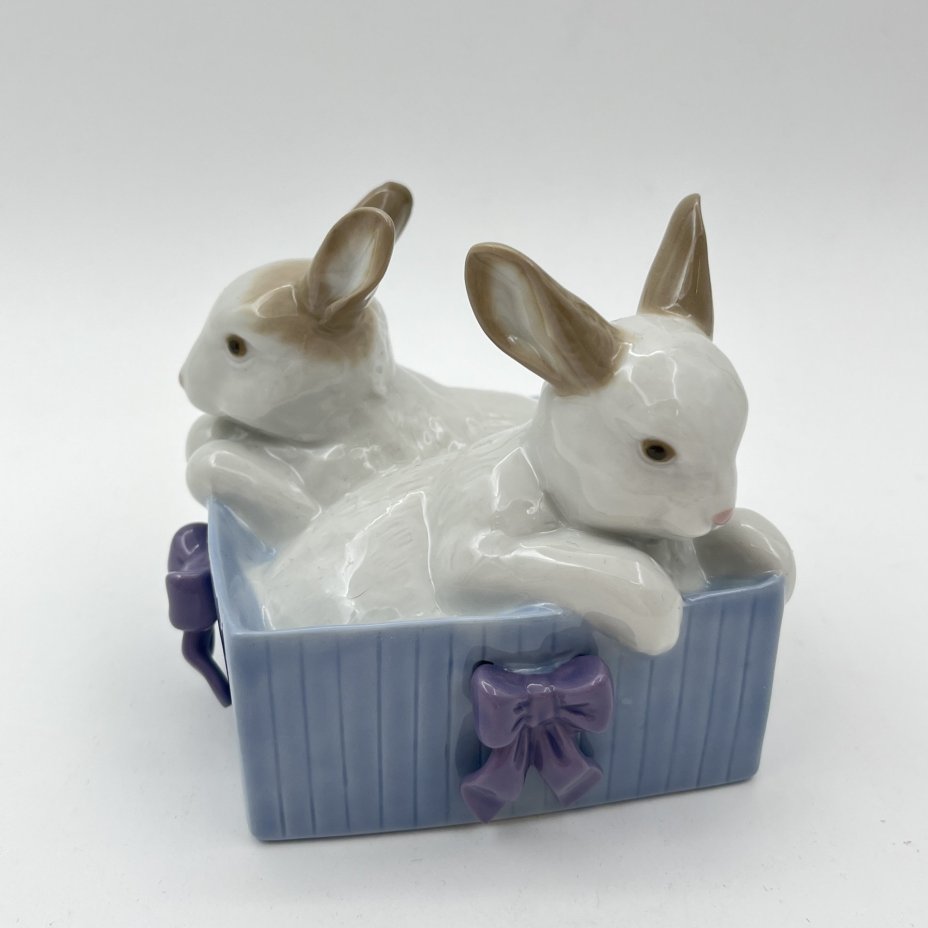 Статуэтка "Кролики в коробке", NAO Porcelain