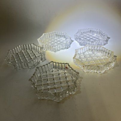 Набор из 5 розеток многоугольной формы с резным геометрическим декором, хрусталь, алмазная грань, СССР, 1970-1990 гг.