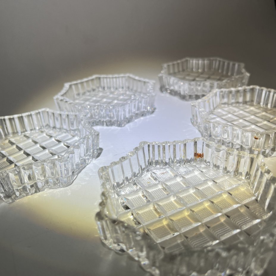 Набор из 5 розеток многоугольной формы с резным геометрическим декором