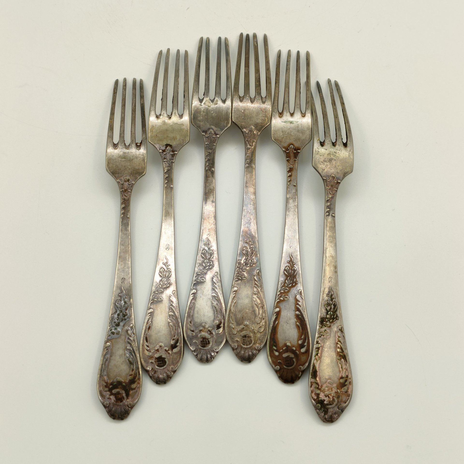 Набор из 6-ти десертных вилок, украшенных растительным декором, мельхиор (медь-никель), Вольнянский завод столовых приборов им. Шевченко (ЗiШ, ЗиШ), СССР, 1960-1990 гг.