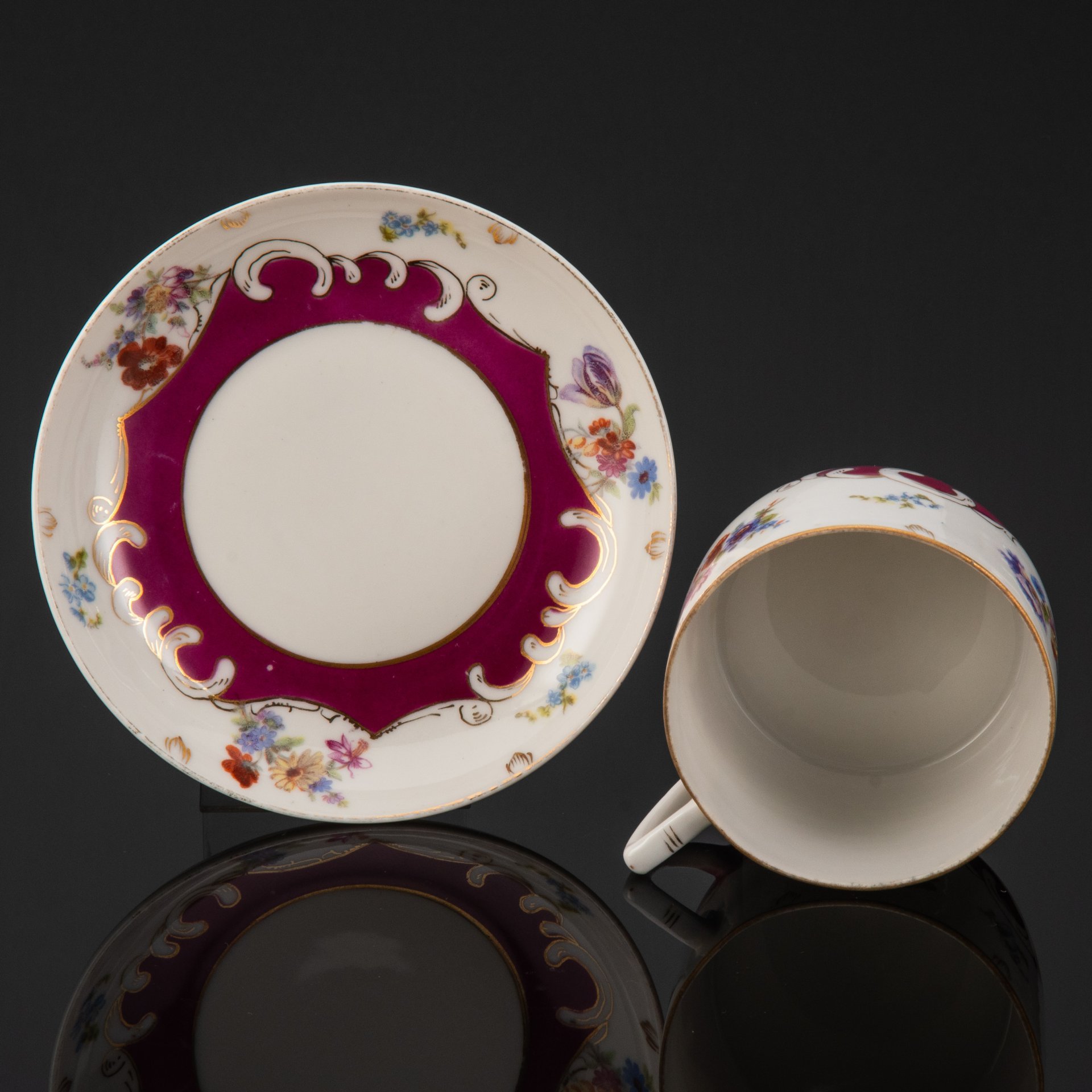Чайная пара с цветочным декором, фарфор, крытье, деколь с дорисовкой, золочение, Дмитровский фарфоровый завод (ДФЗ Вербилки), СССР, 1917-1940 гг.