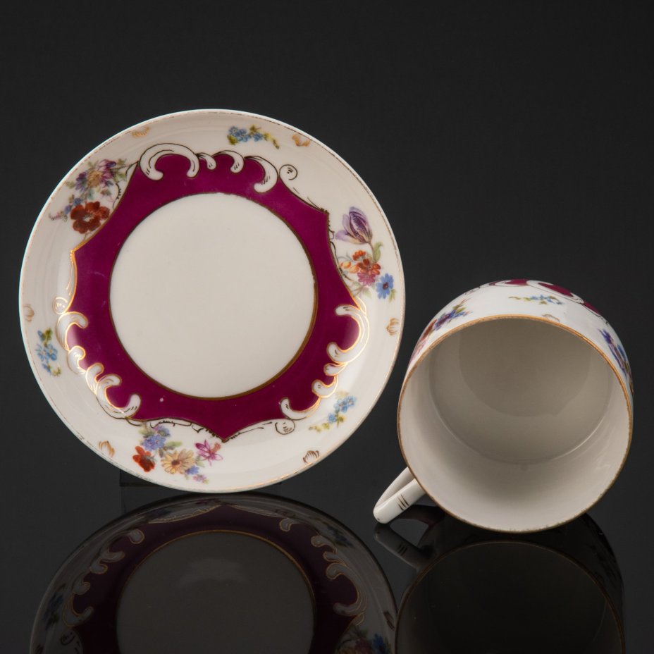 Чайная пара с цветочным декором, фарфор, крытье, деколь с дорисовкой, золочение, Дмитровский фарфоровый завод (ДФЗ Вербилки), СССР, 1917-1940 гг.