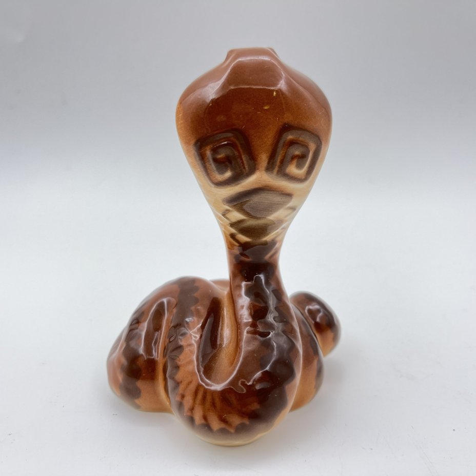 Статуэтка "Королевская кобра", автор Сорокин М.А., фарфор, аэрография, Ленинградский фарфоровый завод (ЛФЗ), СССР, 1970-1986 гг.