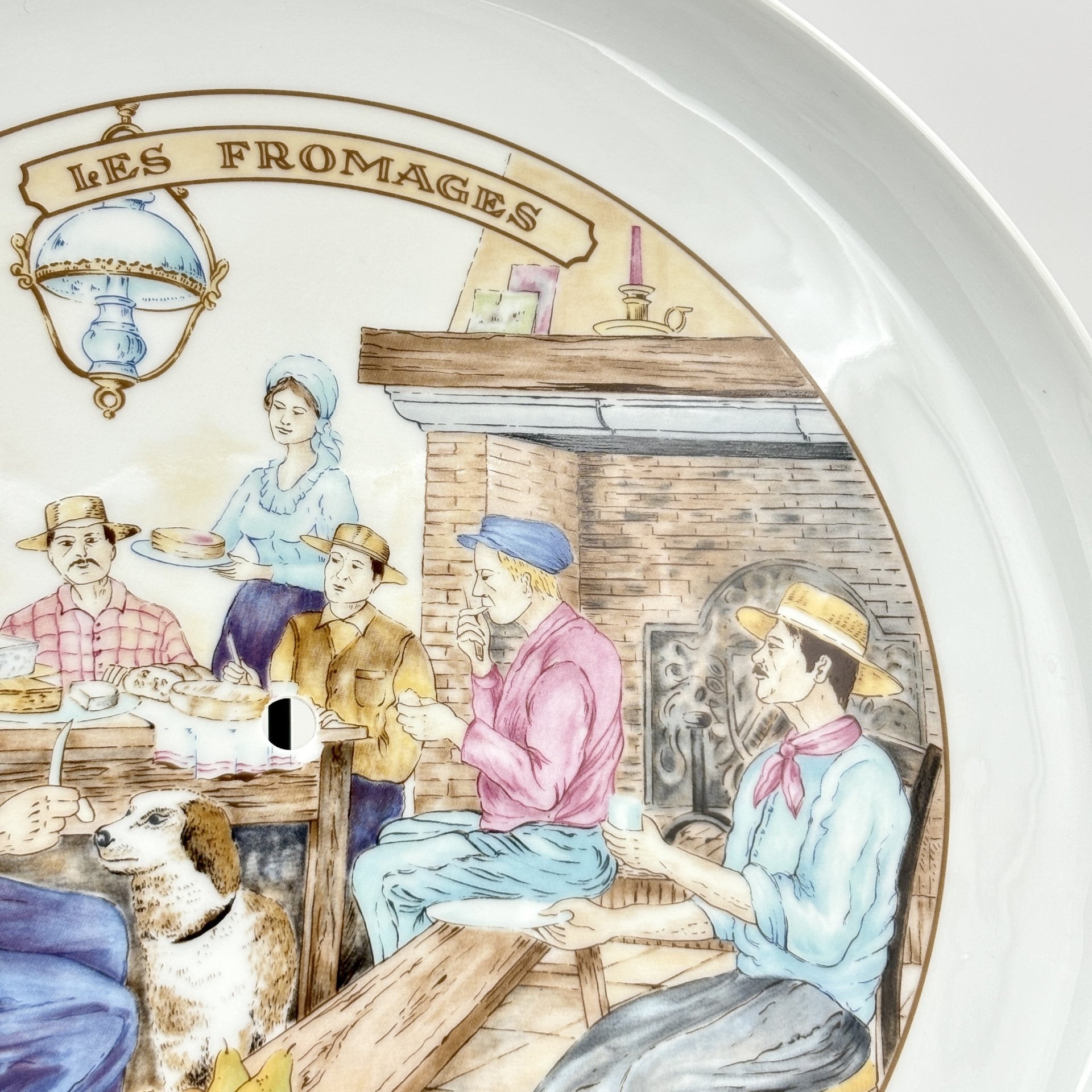 Большое блюдо из серии "Сыры", посвященный различным сортам сыра, Porcelaine de Sologne Limoges