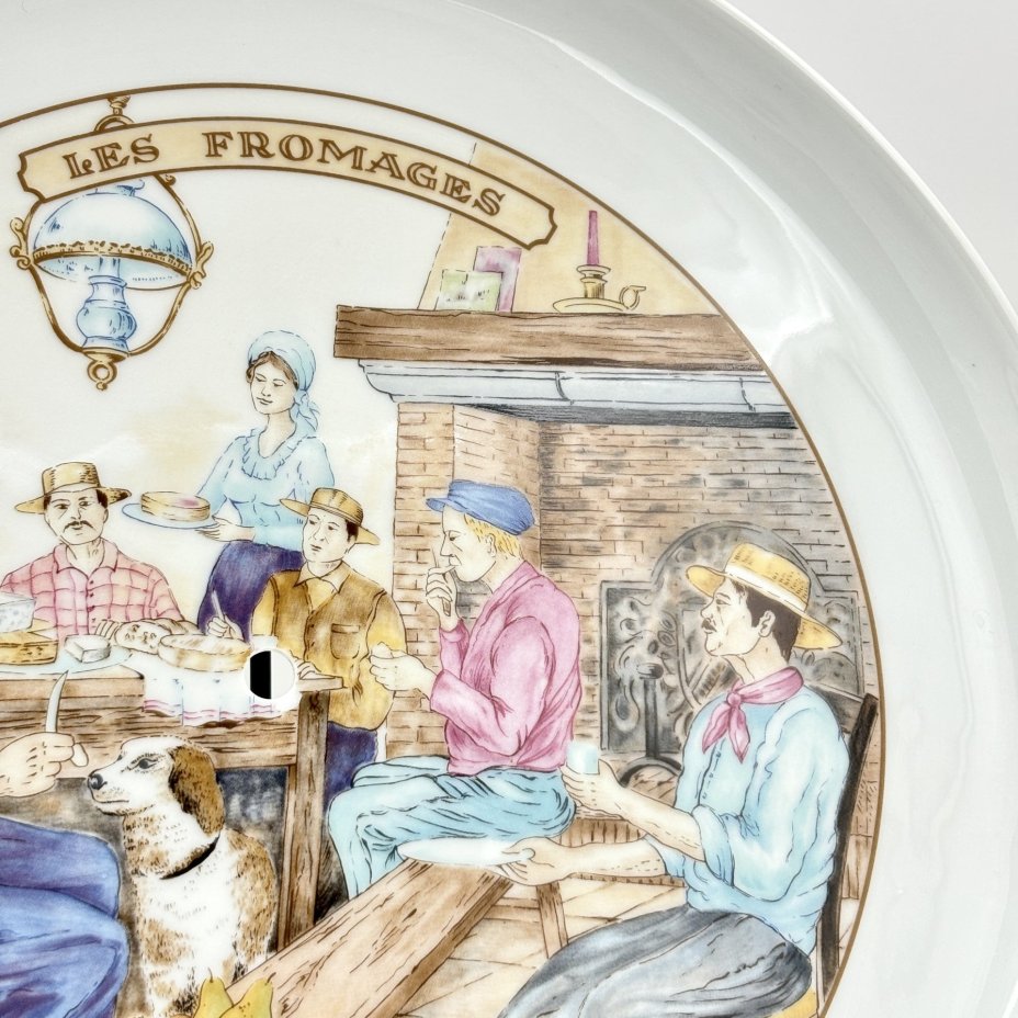 Большое блюдо из серии "Сыры", посвященный различным сортам сыра, Porcelaine de Sologne Limoges