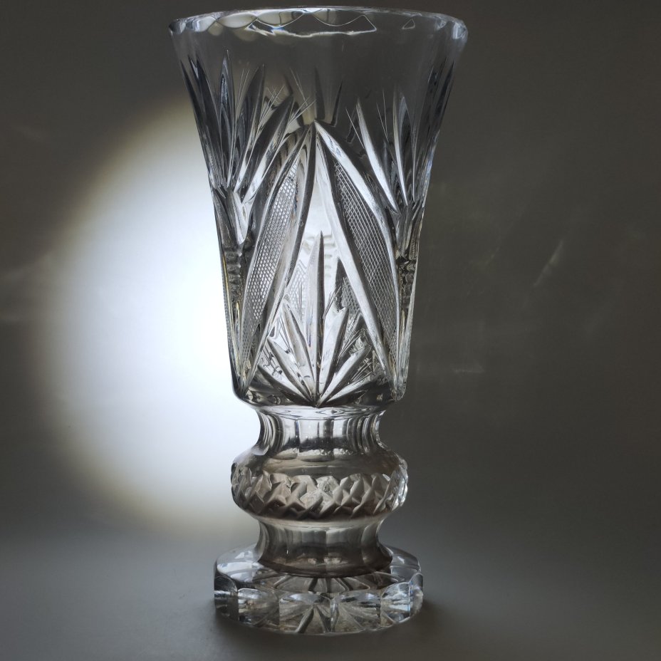 Ваза для цветов с резным растительным декором, хрусталь, алмазная грань, Стеклозавод «Неман», Беларусь, 2000-2015 гг.