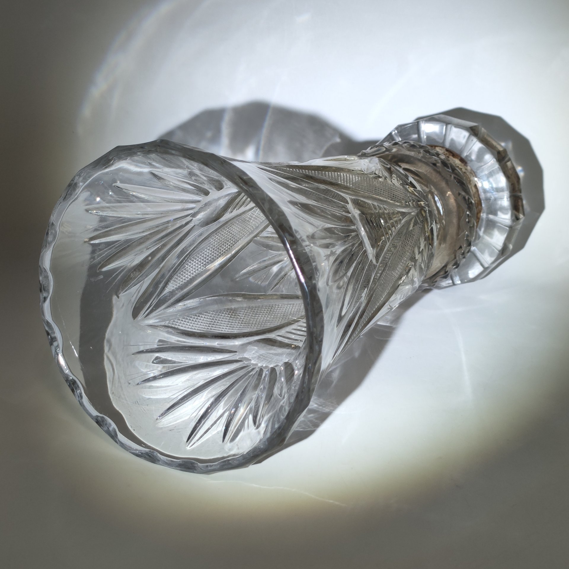 Ваза для цветов с резным растительным декором, хрусталь, алмазная грань, Стеклозавод «Неман», Беларусь, 2000-2015 гг.