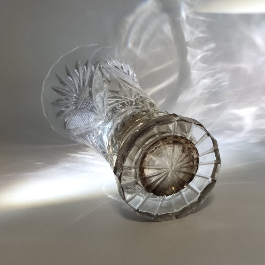Ваза для цветов с резным растительным декором, хрусталь, алмазная грань, Стеклозавод «Неман», Беларусь, 2000-2015 гг.