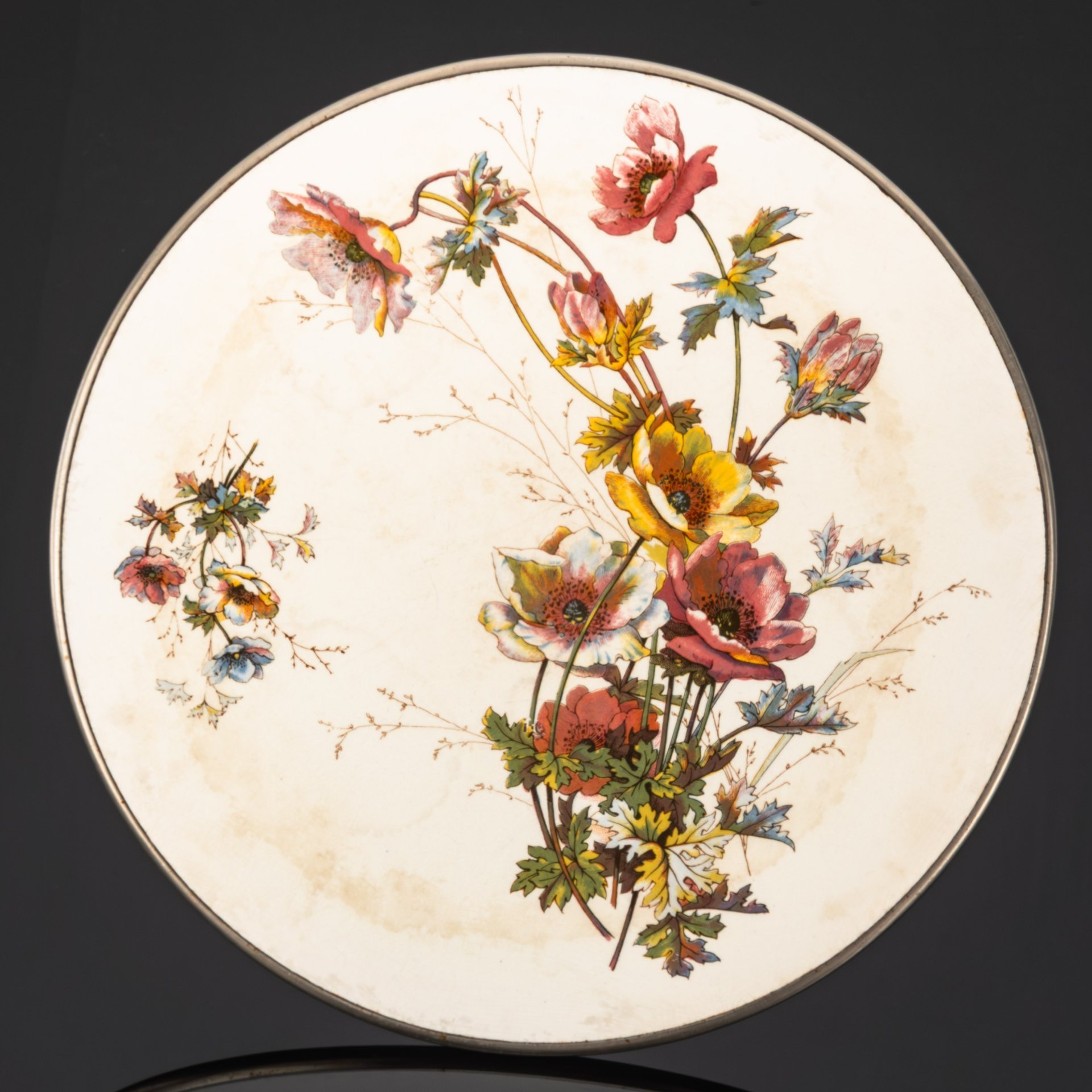 Тортница (Блюдо для пирогов) на высокой ножке, украшенная изображением маков, Deffner Karl Ulrich (Эсслинген)