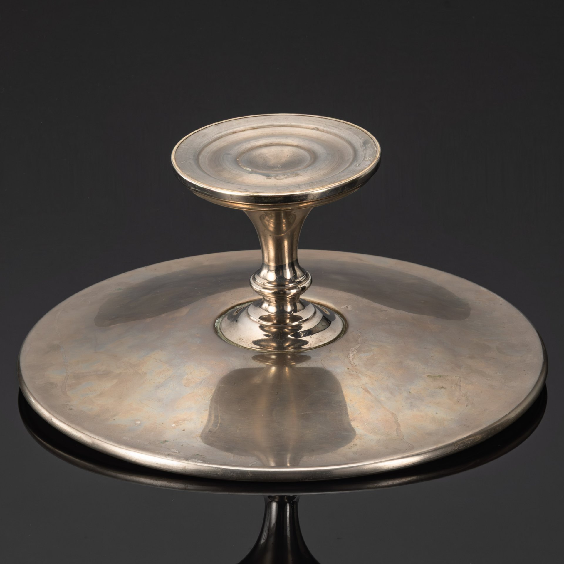 Тортница (Блюдо для пирогов) на высокой ножке, украшенная изображением маков, Deffner Karl Ulrich (Эсслинген)