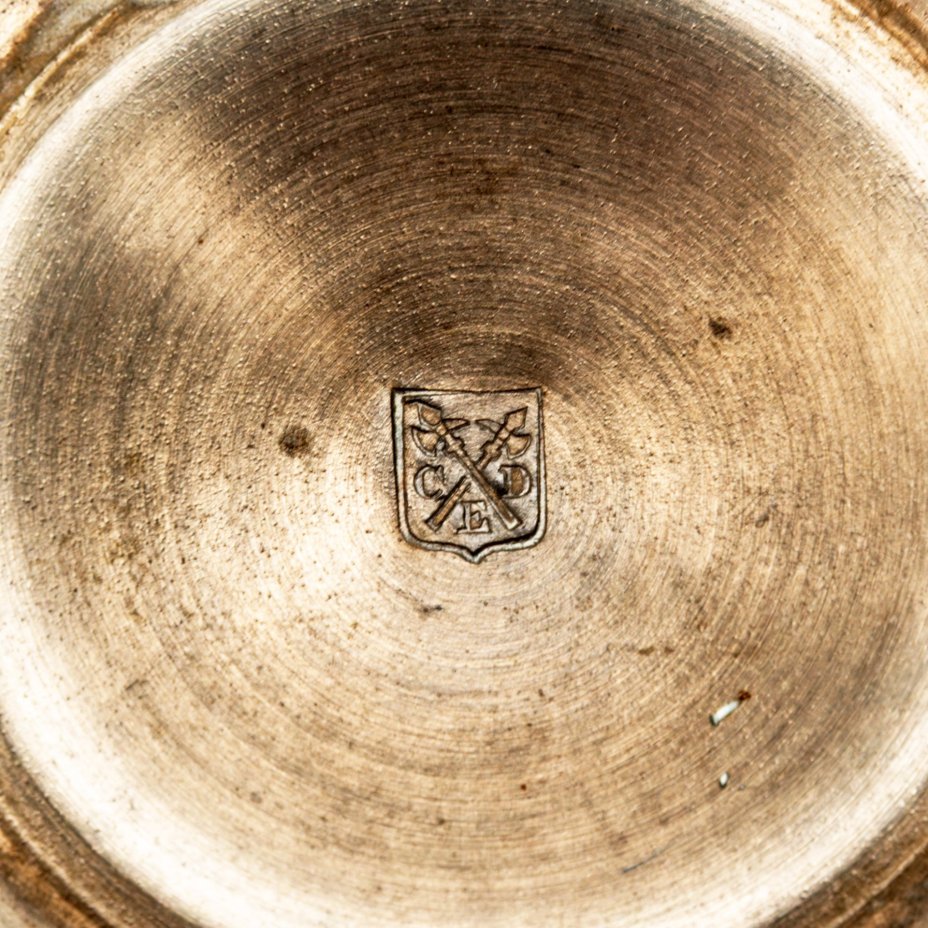 Тортница (Блюдо для пирогов) на высокой ножке, украшенная изображением маков, Deffner Karl Ulrich (Эсслинген)