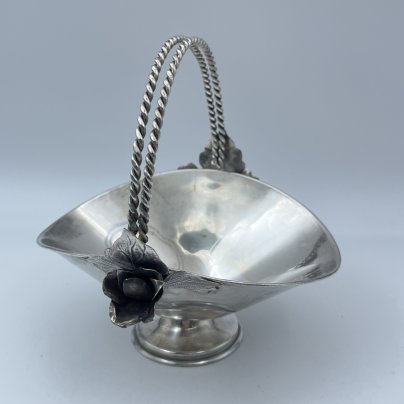 Ваза в стиле модерн (конфетница), украшенная цветочным декором, медь, серебрение, Европа, 1900-1930 гг.