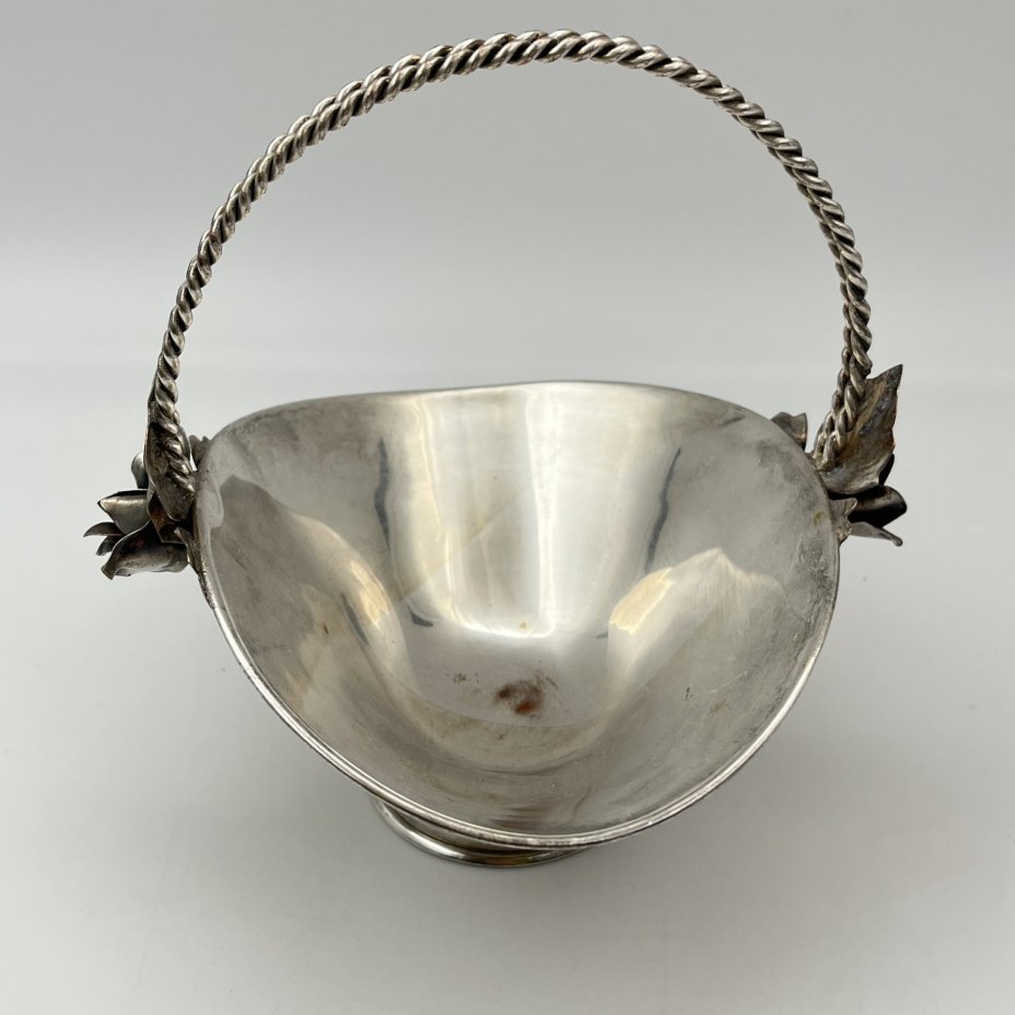 Ваза в стиле модерн (конфетница), украшенная цветочным декором