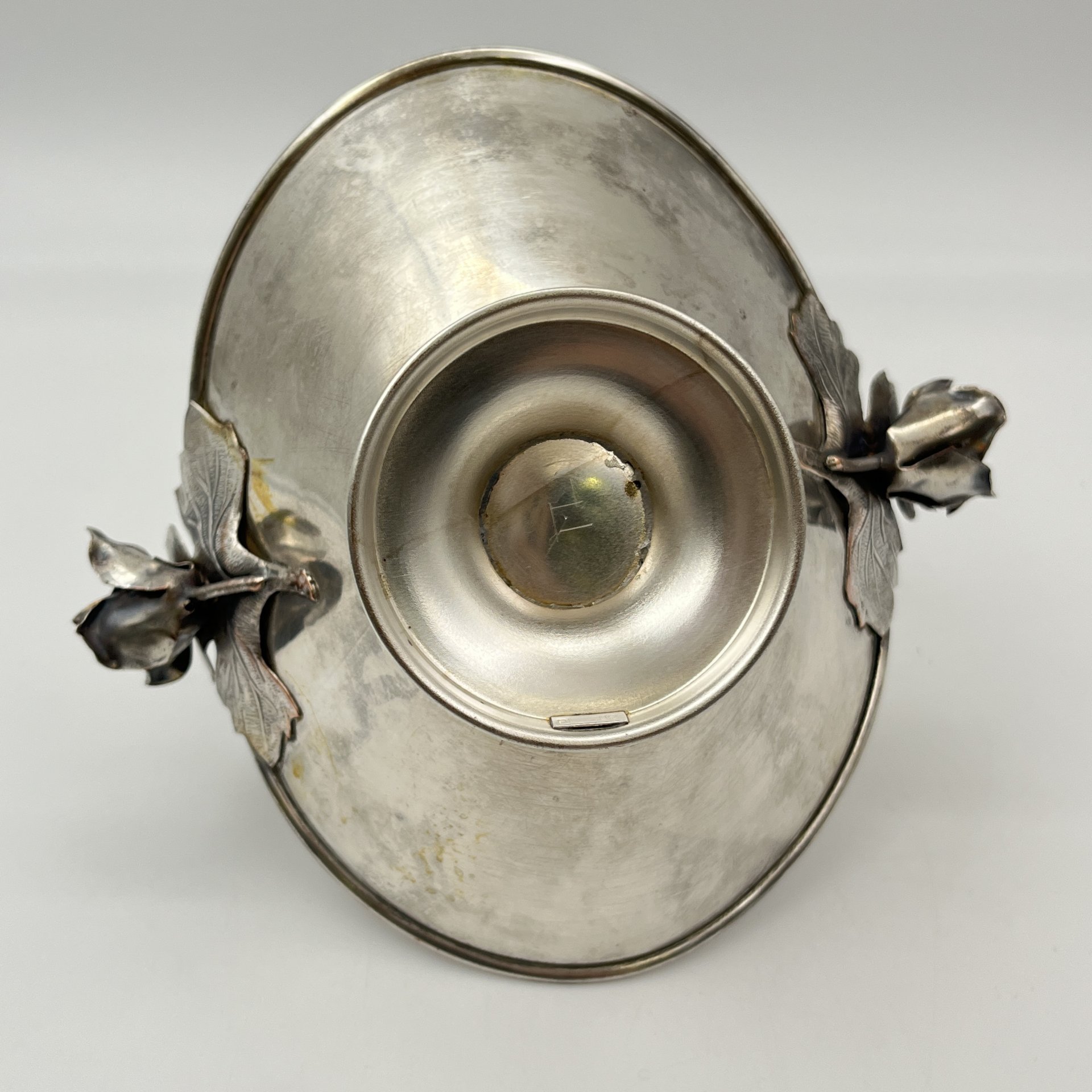 Ваза в стиле модерн (конфетница), украшенная цветочным декором, медь, серебрение, Европа, 1900-1930 гг.