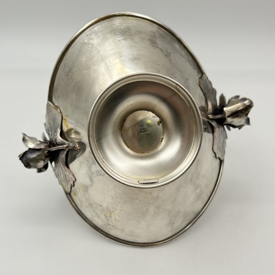 Ваза в стиле модерн (конфетница), украшенная цветочным декором