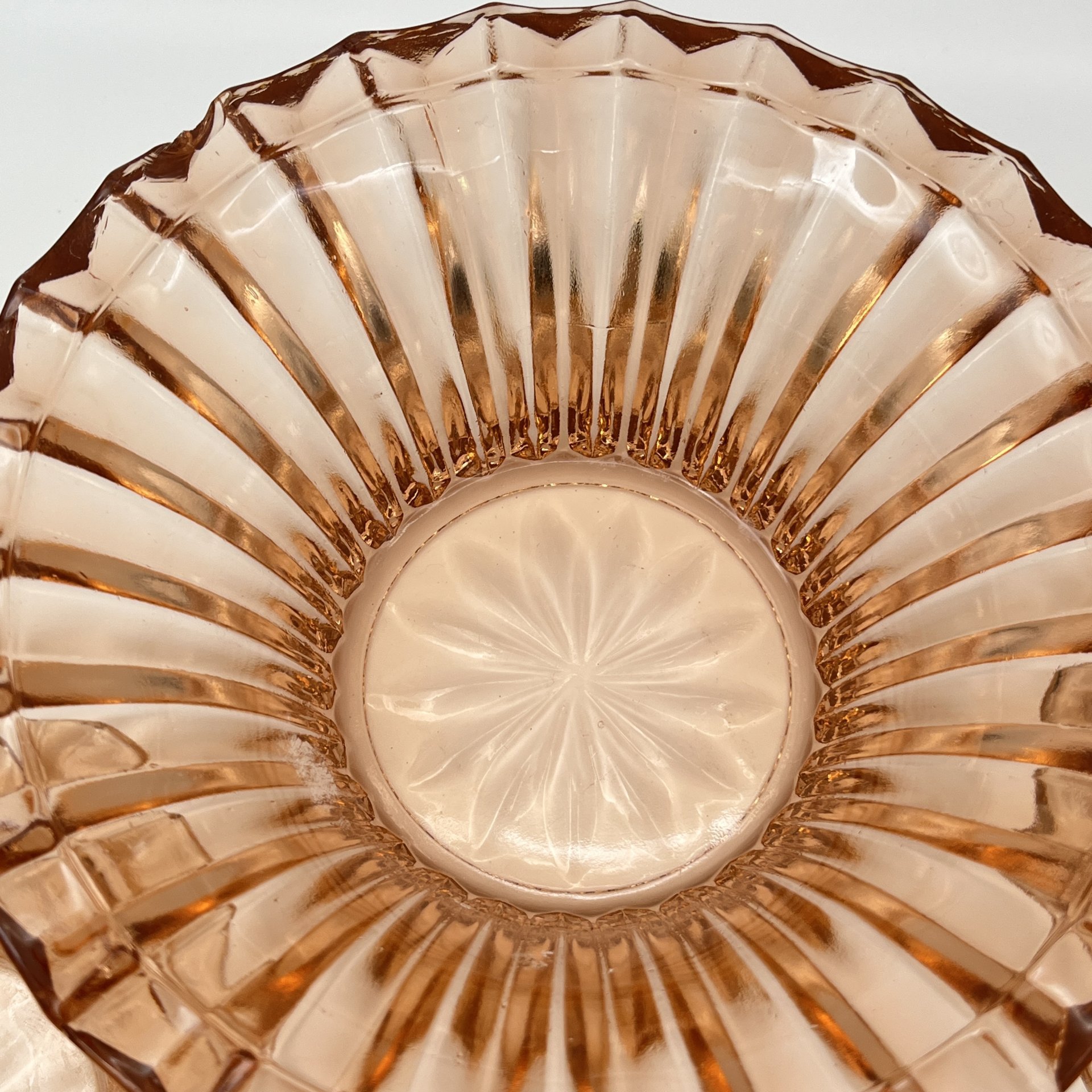 Набор розеток для подачи варенья карамельного оттенка на 4 персоны, Запрудненский завод электровакуумных приборов, цветное стекло, пресс, СССР, 1960-1980 гг.