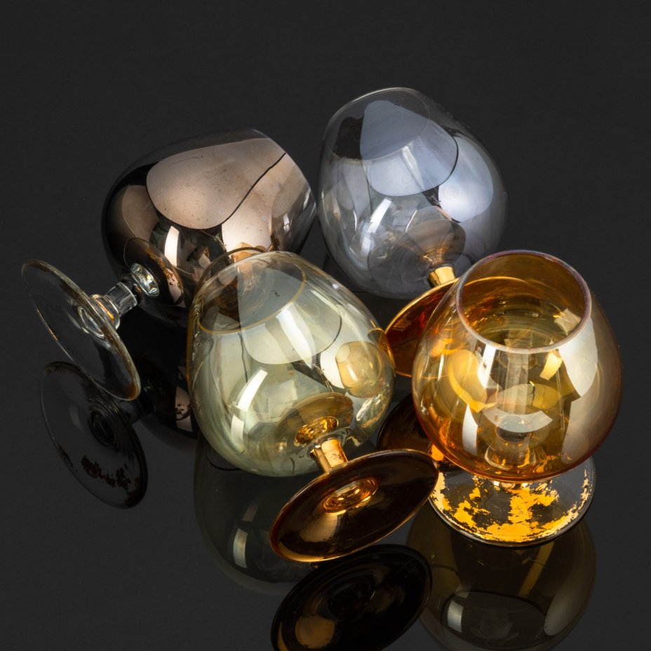 Набор из 4 коньячных бокалов разного цвета
